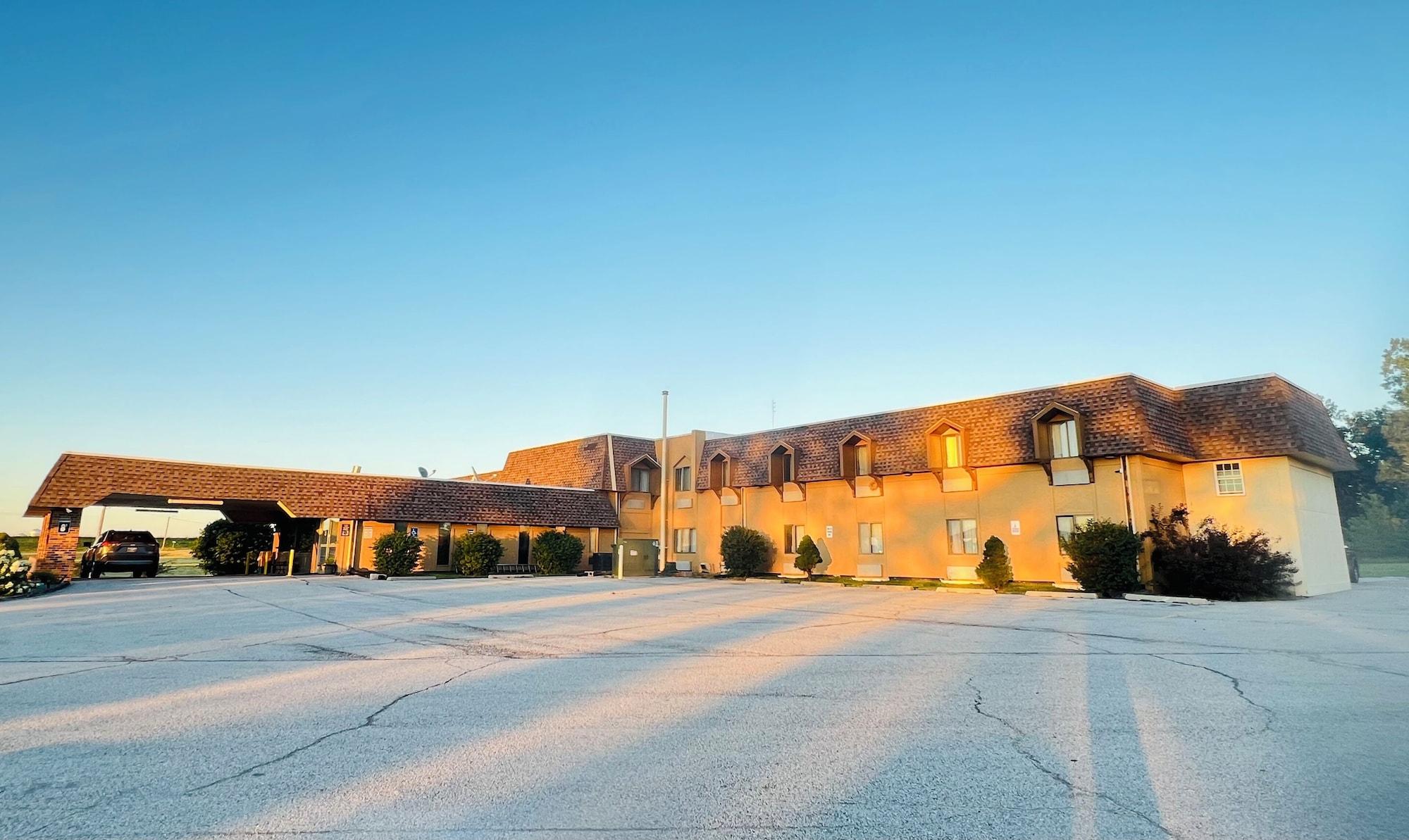 Vista Exterior Hometown Inn & Suites