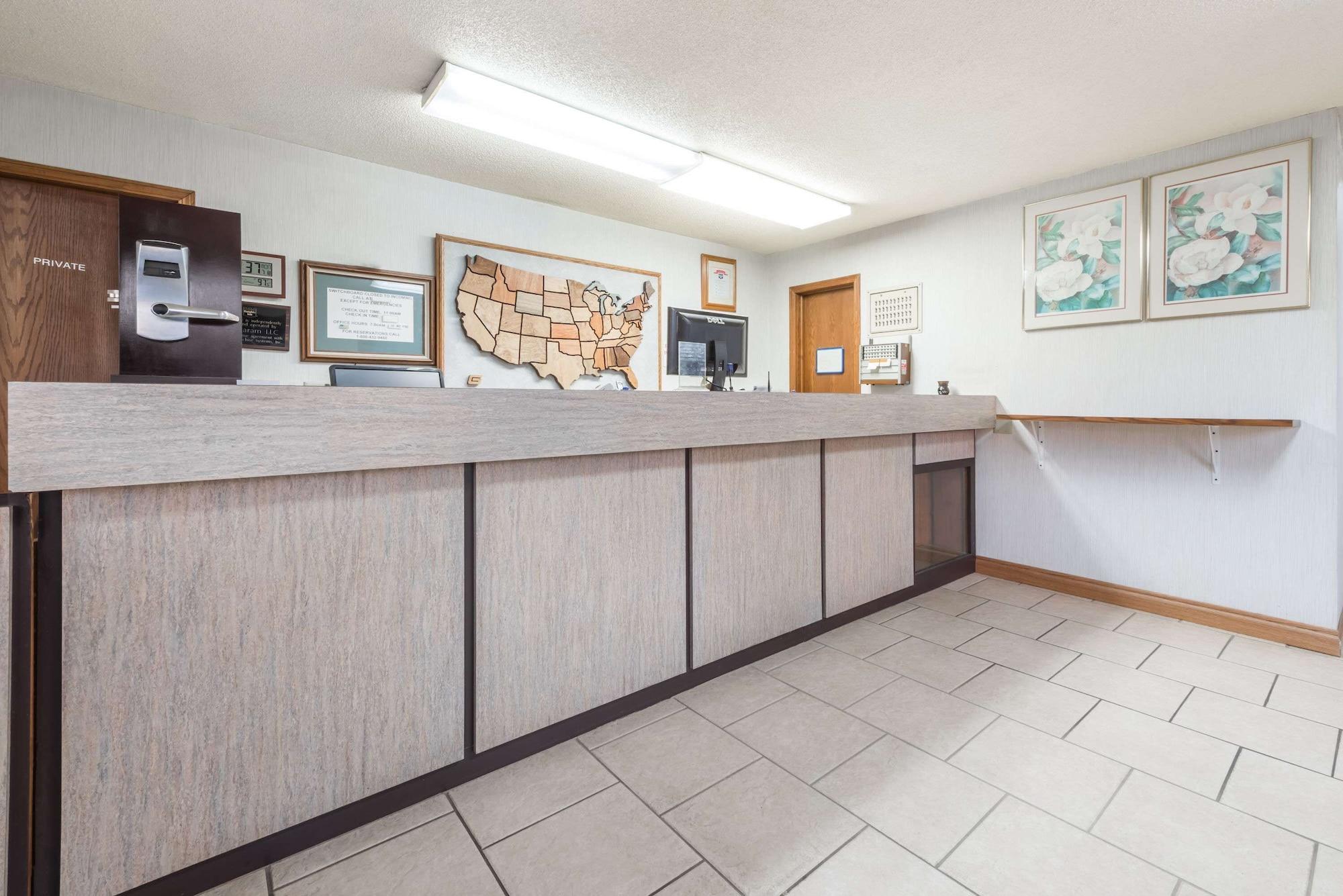 Vista Lobby Americas Best Value Inn Chanute