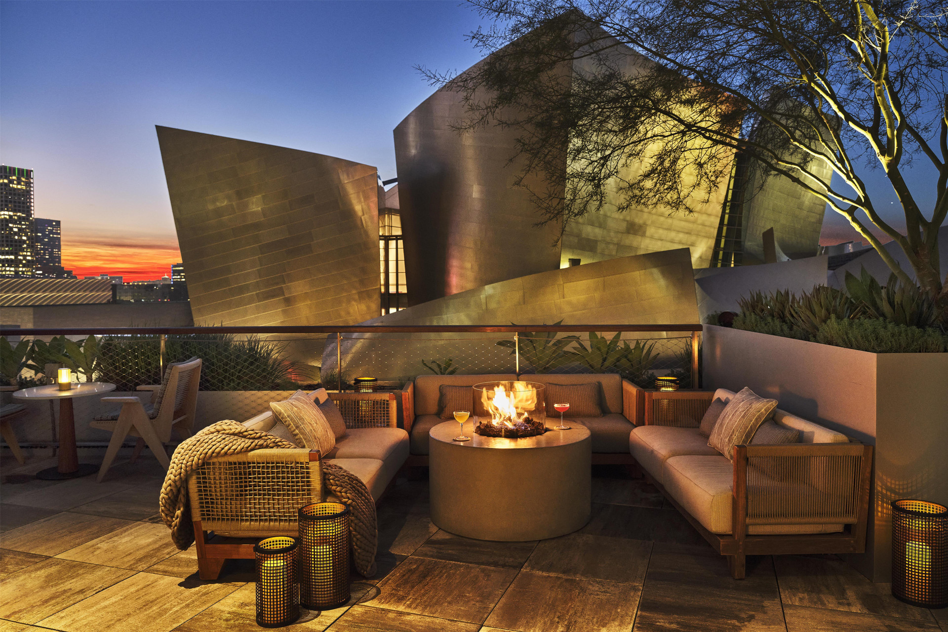 Vista Exterior Conrad Los Angeles