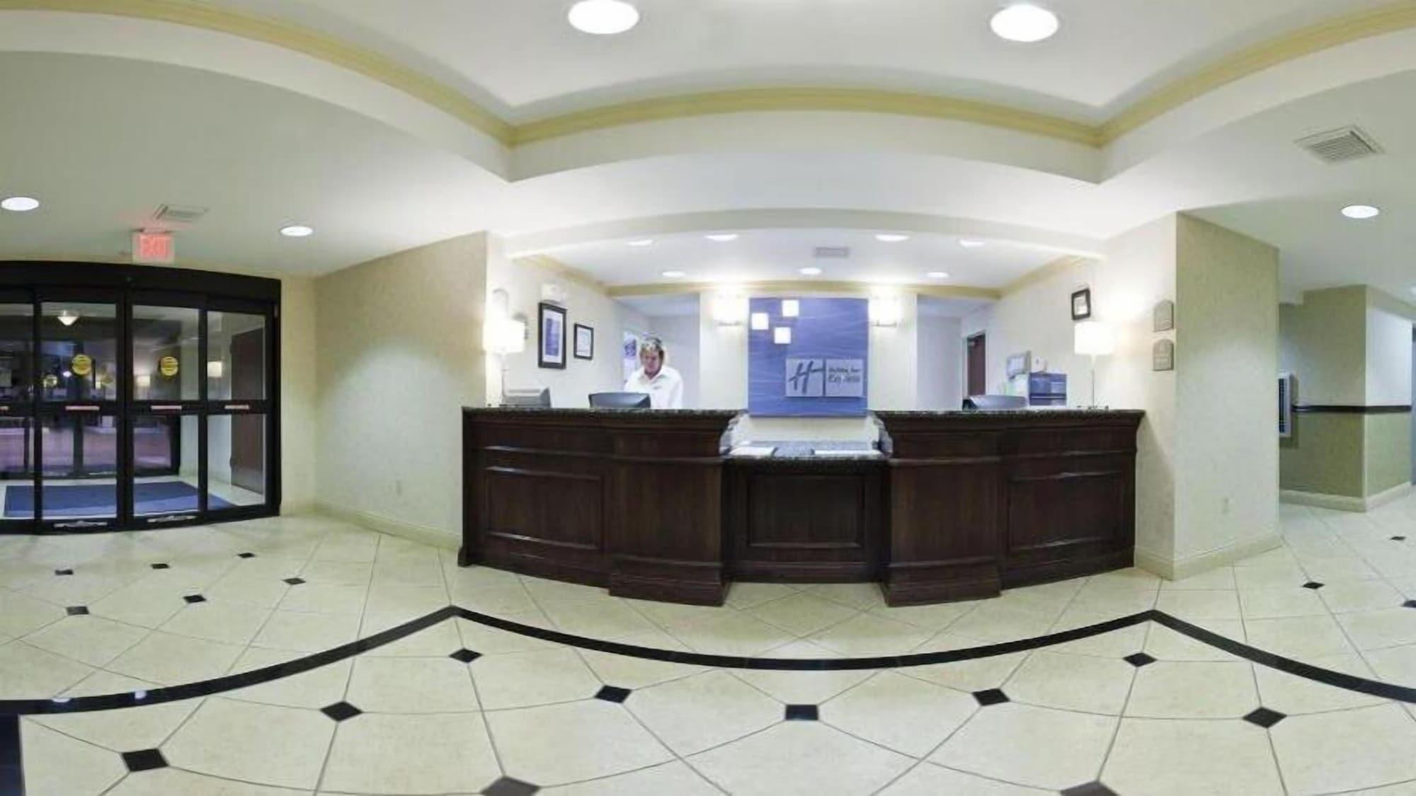 Vista Lobby Holiday Inn Express Hotel & Suites Muskogee by IHG