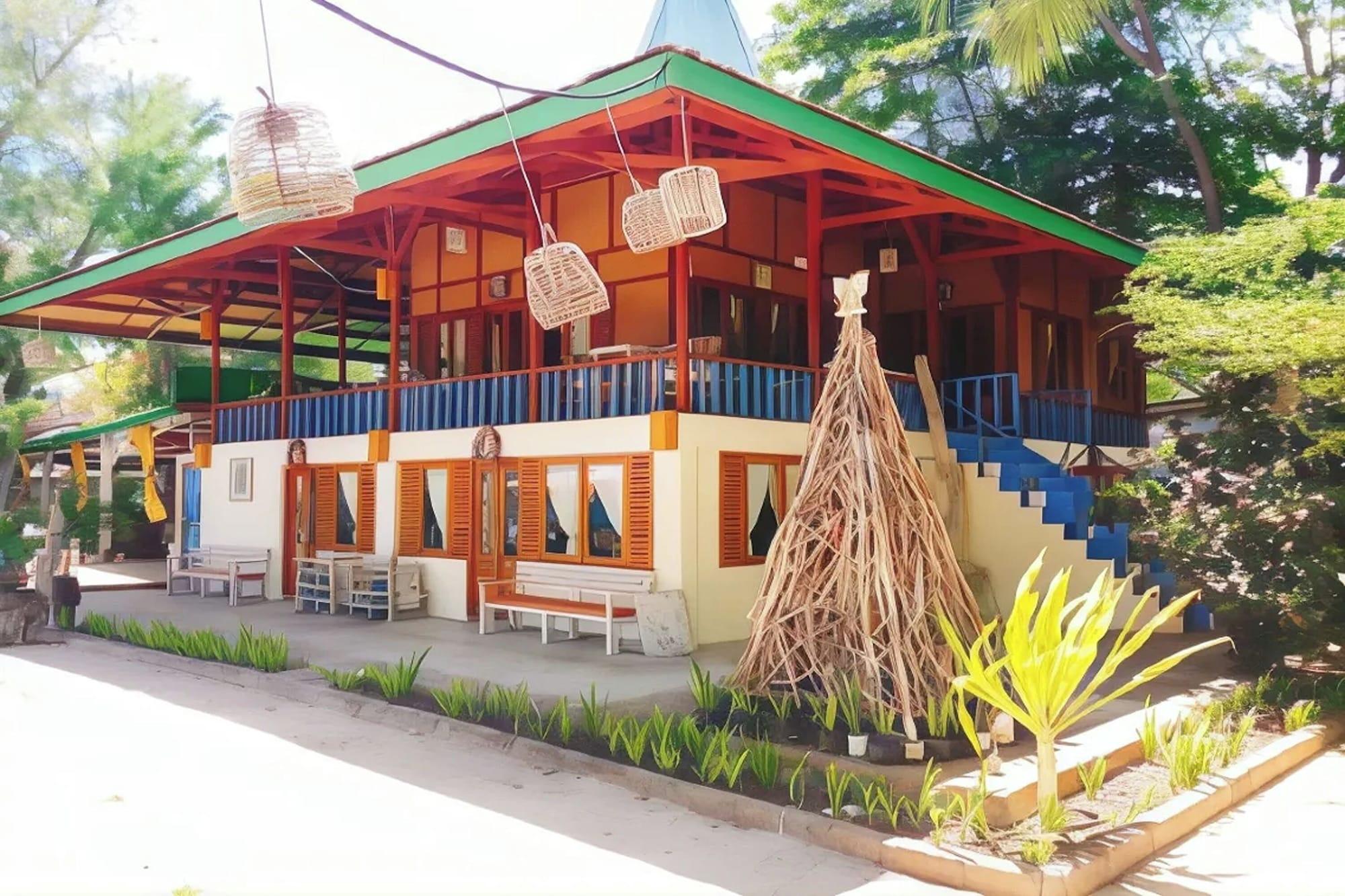 Varios Cemara Beachfront Suite