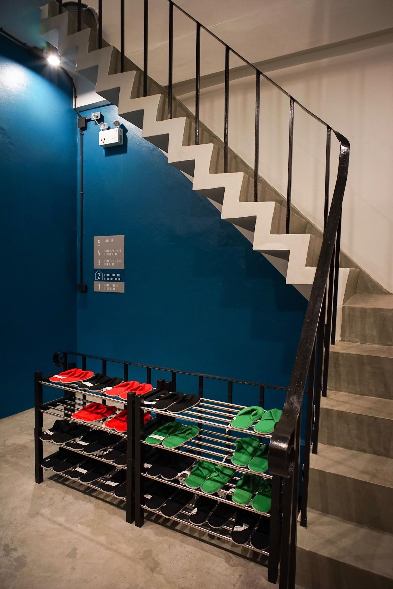 Varios Bunny Burrow Hostel