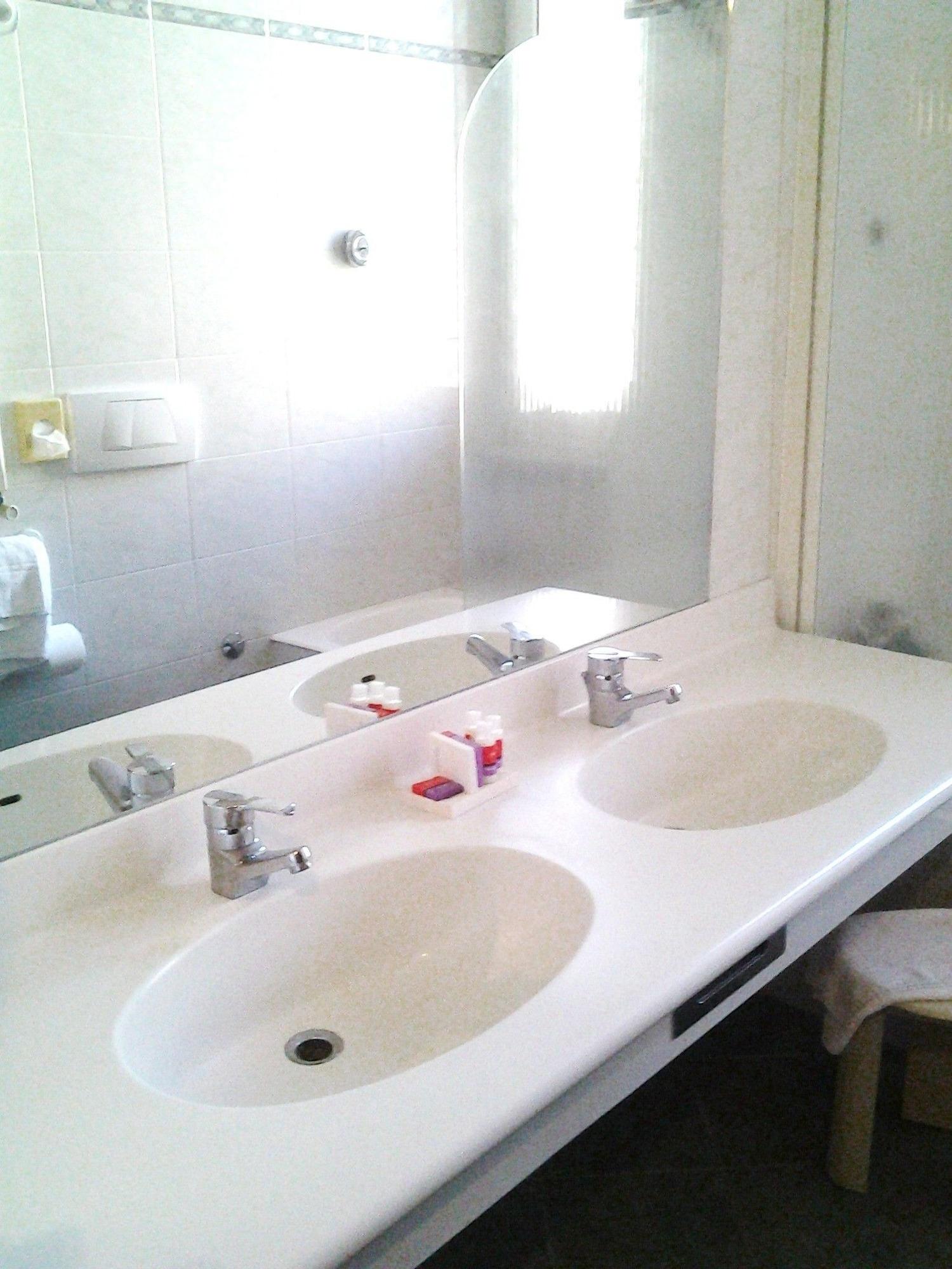 Equipamiento de Habitación Hotel nuovo Suisse