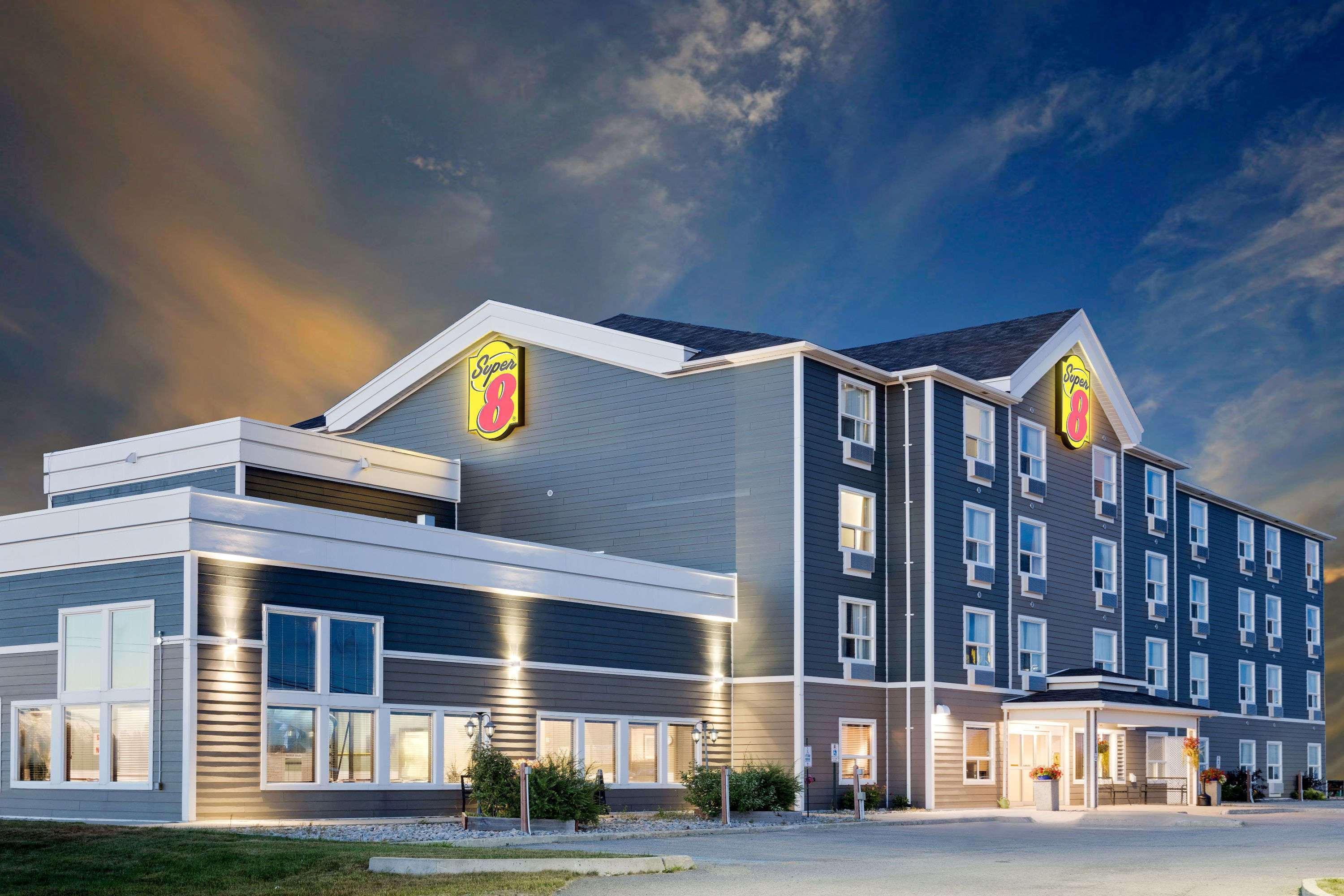 Vista Exterior Super 8 by Wyndham Kapuskasing