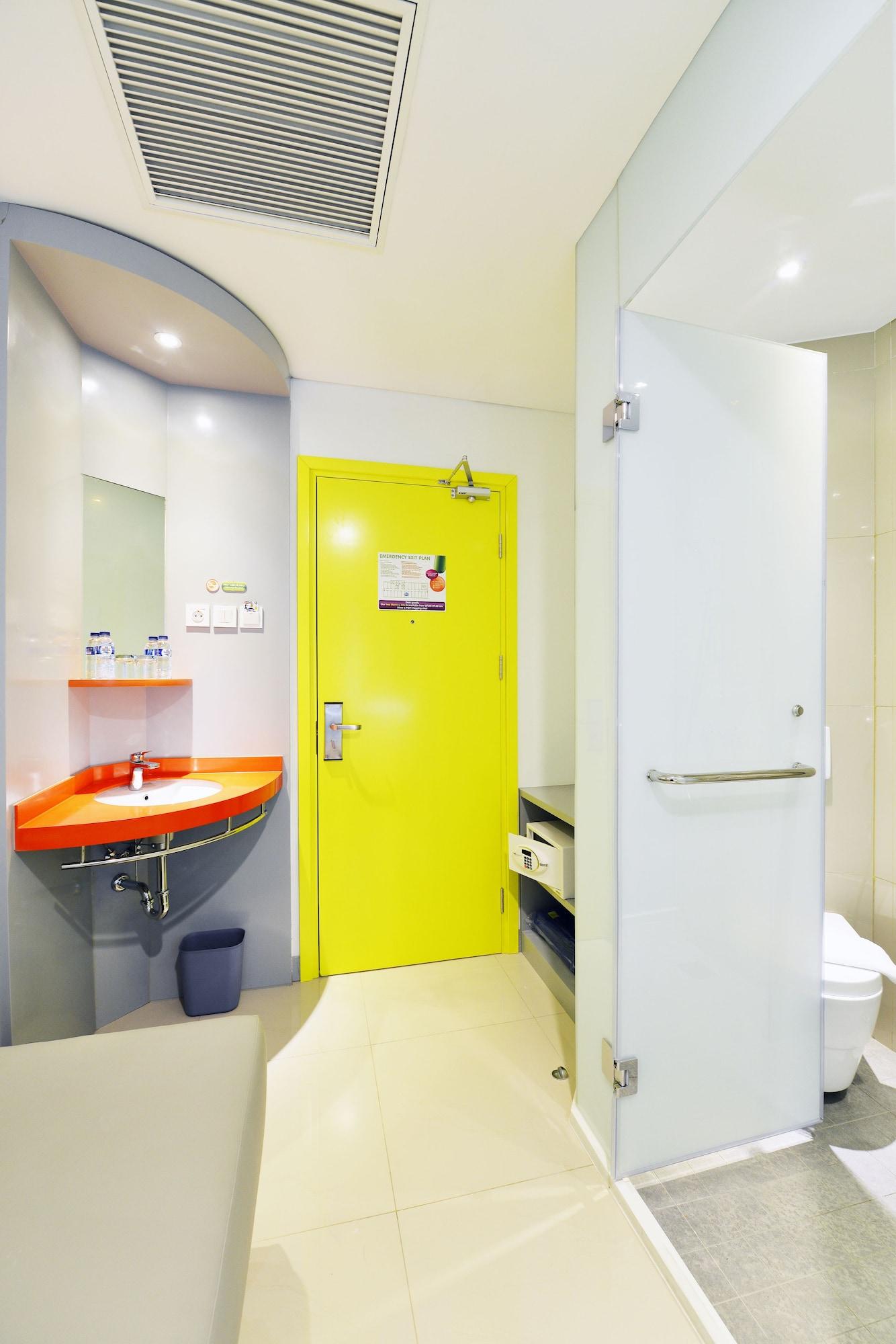 Set de Habitación POP! Hotel Kelapa Gading Jakarta