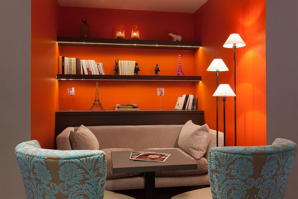 Vista Lobby Vic Eiffel