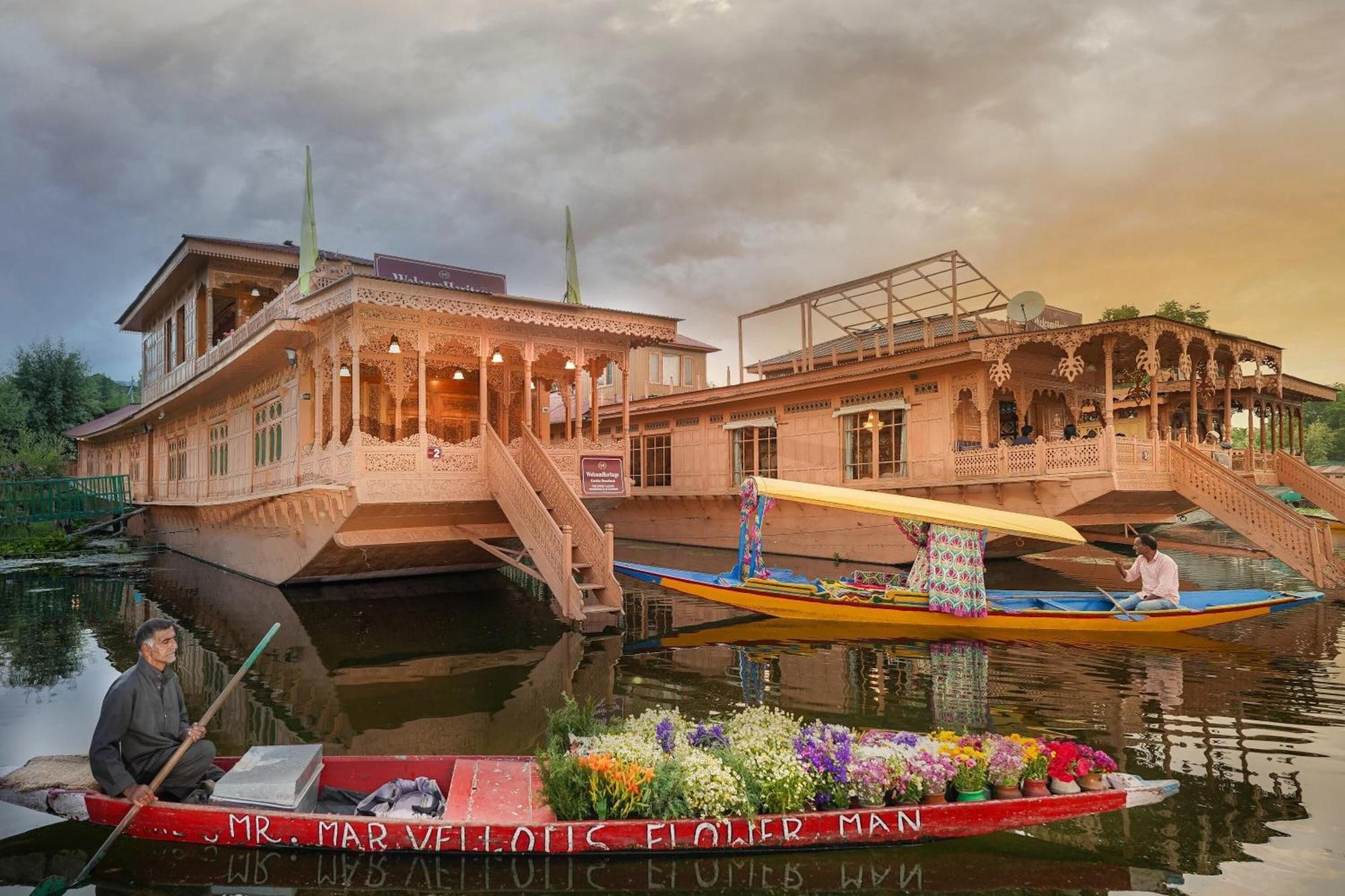 Vista Exterior WelcomHeritage Gurkha Houseboats