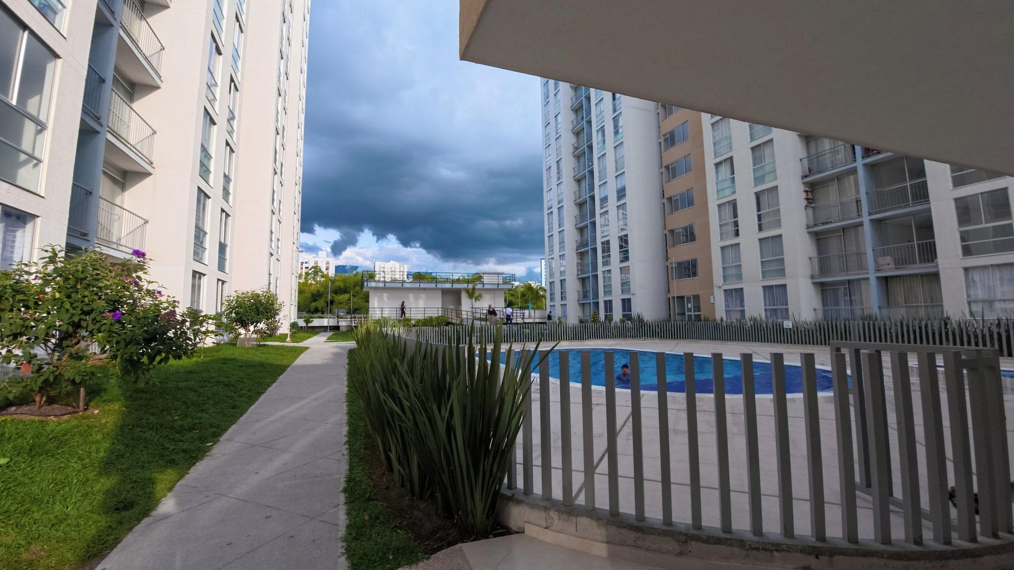 Vista Piscina Apartamento en Armenia Con Piscina