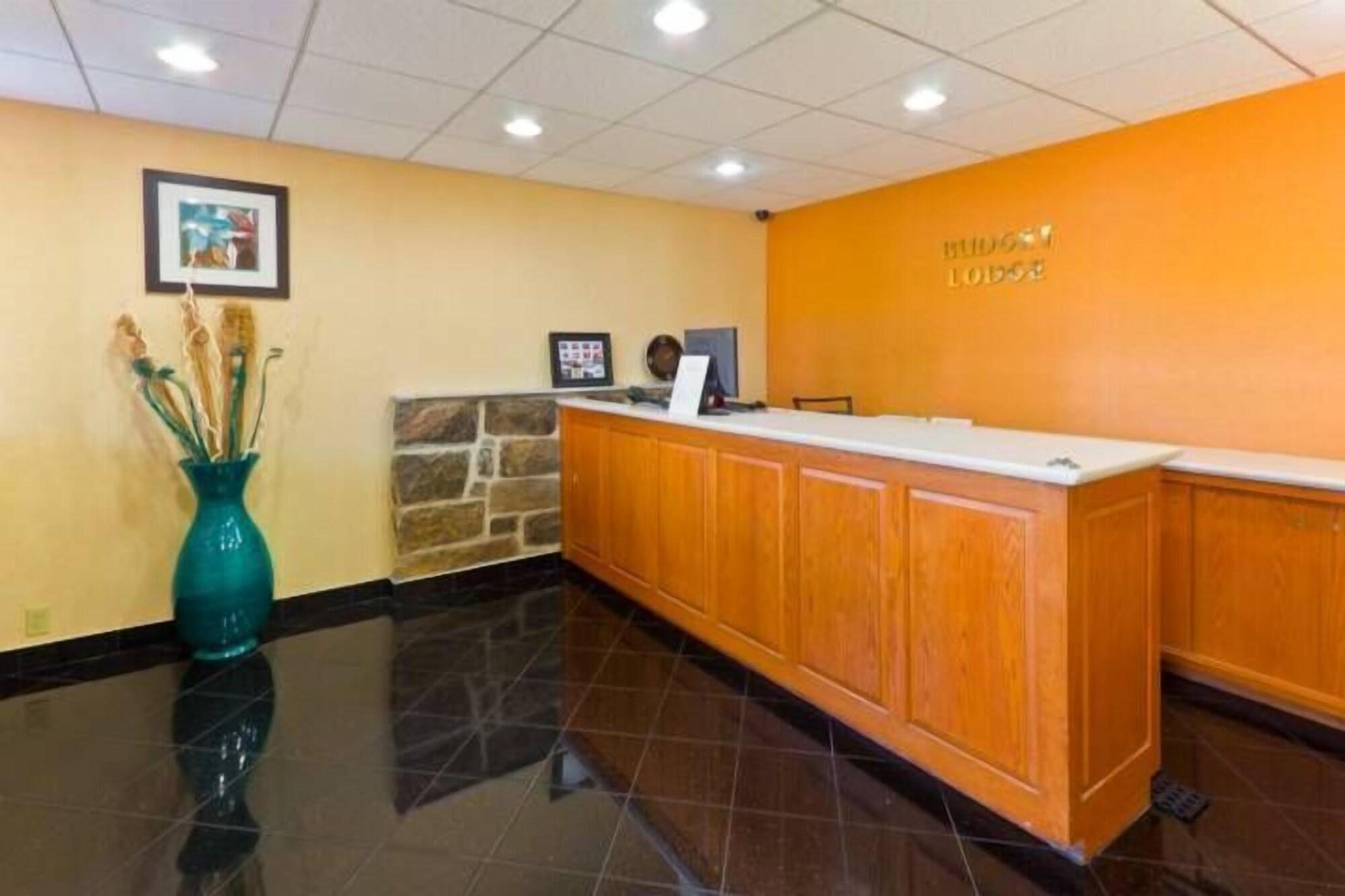 Vista Lobby Budget Lodge Buena