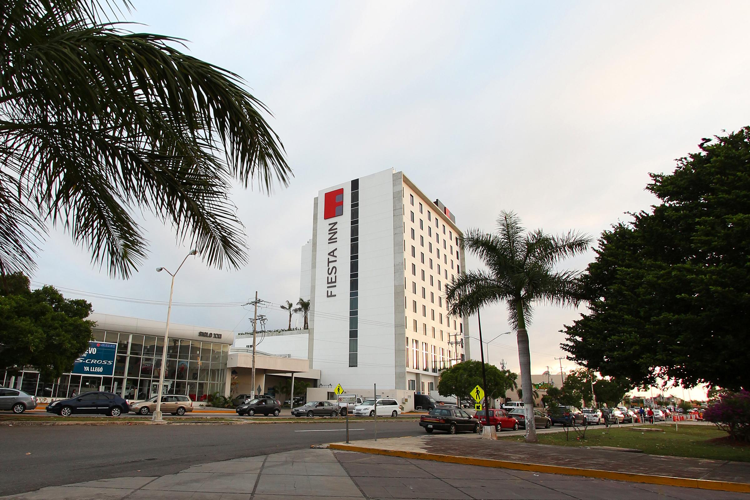 Vista Exterior Fiesta Inn Merida