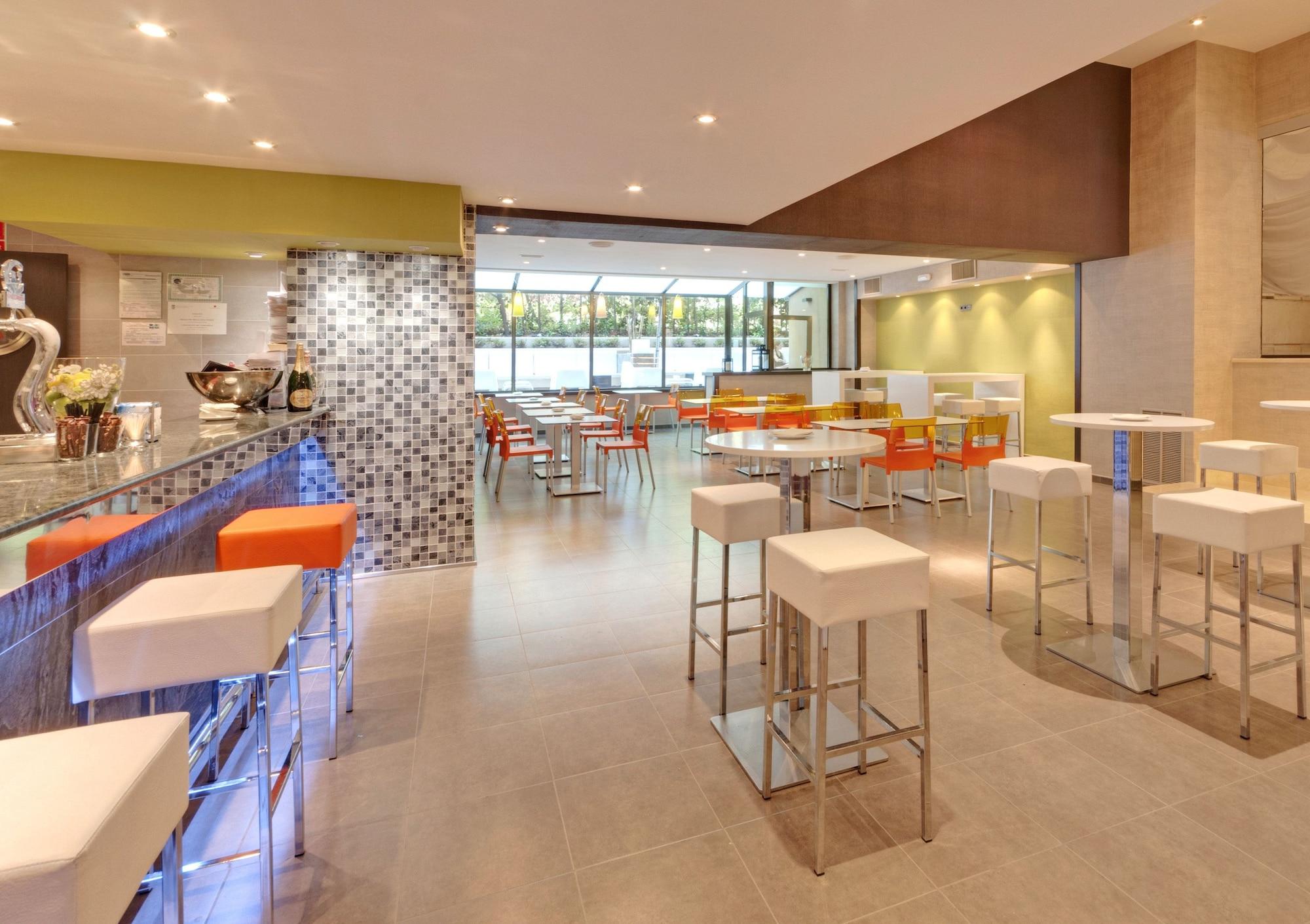Bar/Salón Senator Barajas Hotel