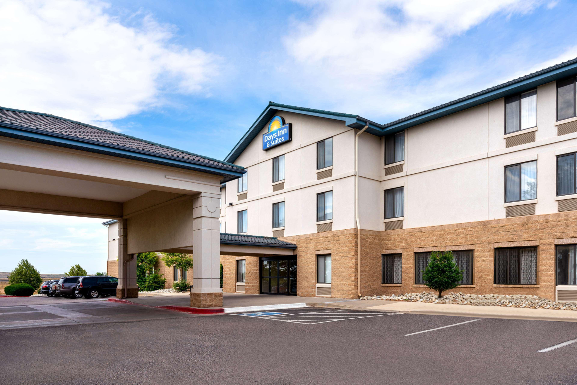 Vista Exterior Days Inn & Suites by Wyndham Denver International Airport