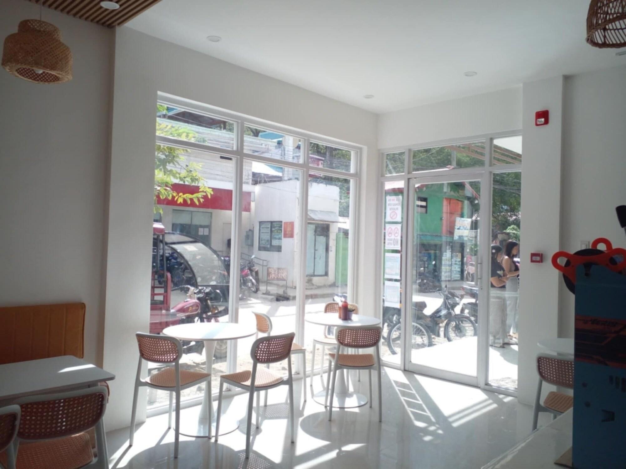 Restaurant beehive elnido tourist inn