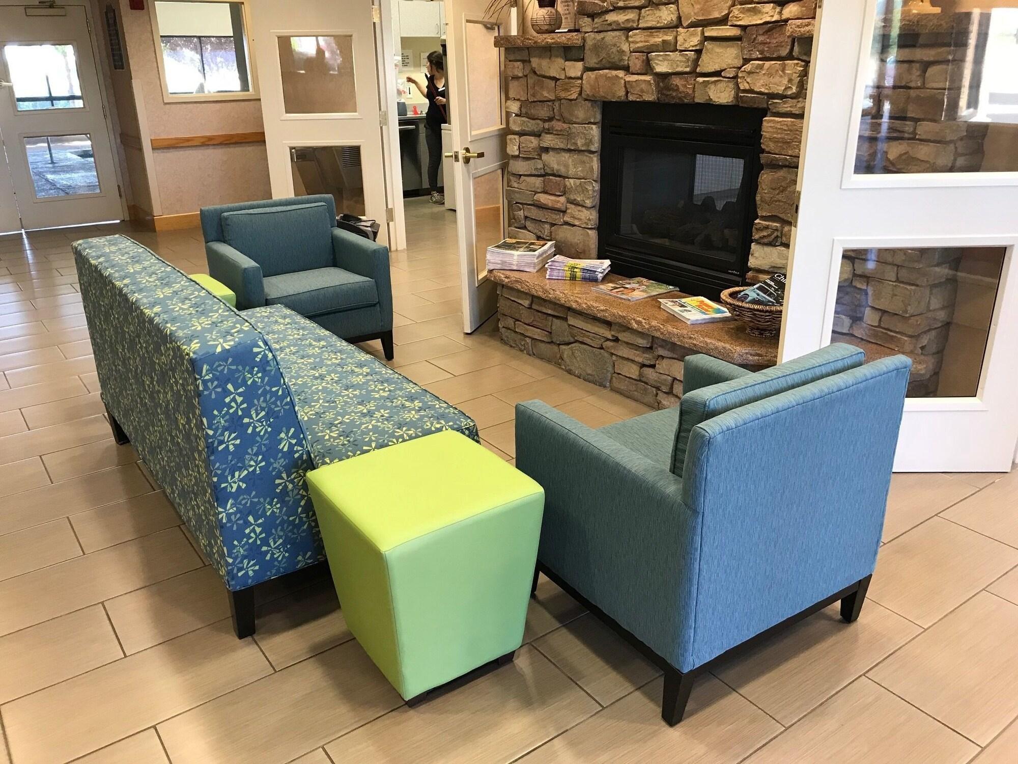 Vista Lobby Days Inn by Wyndham Chino Valley