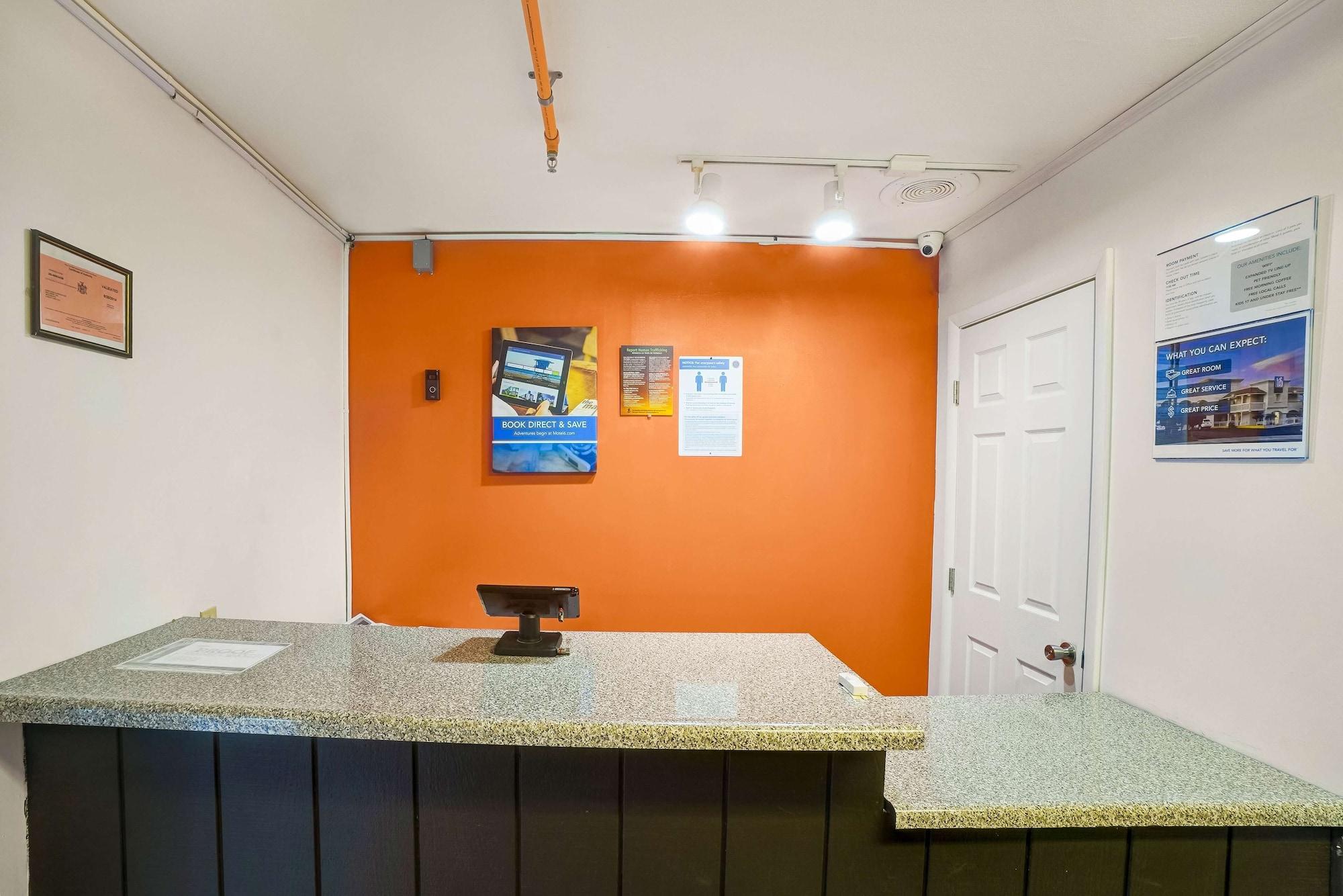 Vista Lobby Motel 6 Ilion, NY
