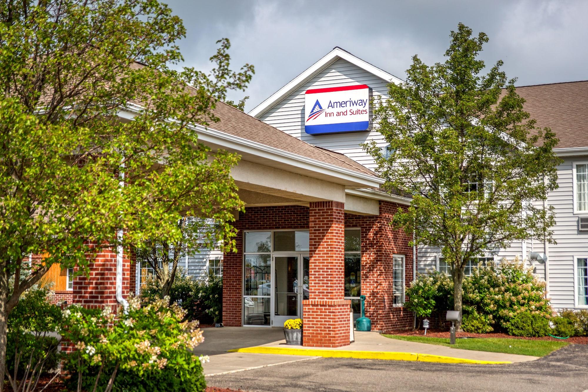 Vista Exterior Ameriway Inn and Suites