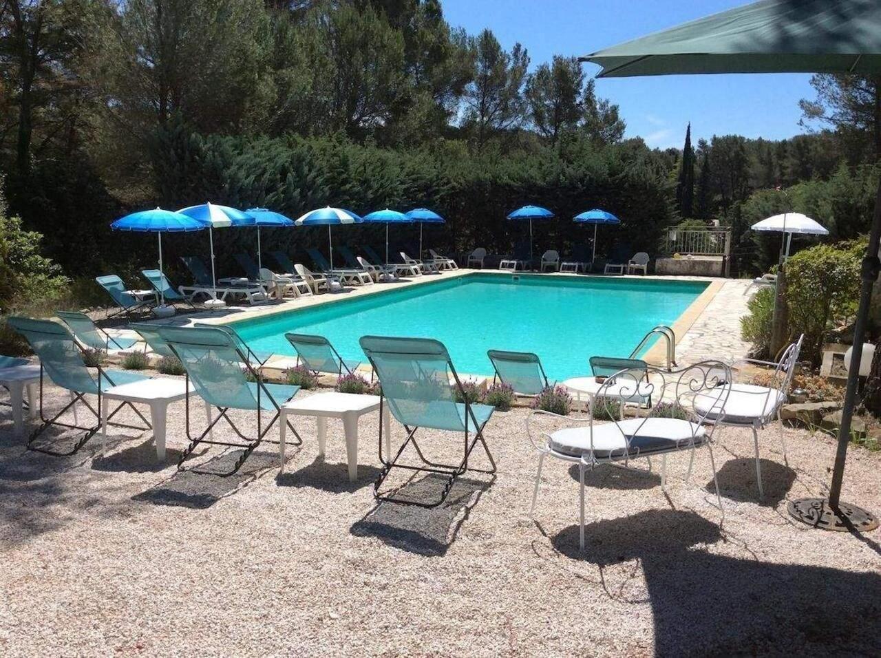 Vista Piscina Hotel la Cigalière