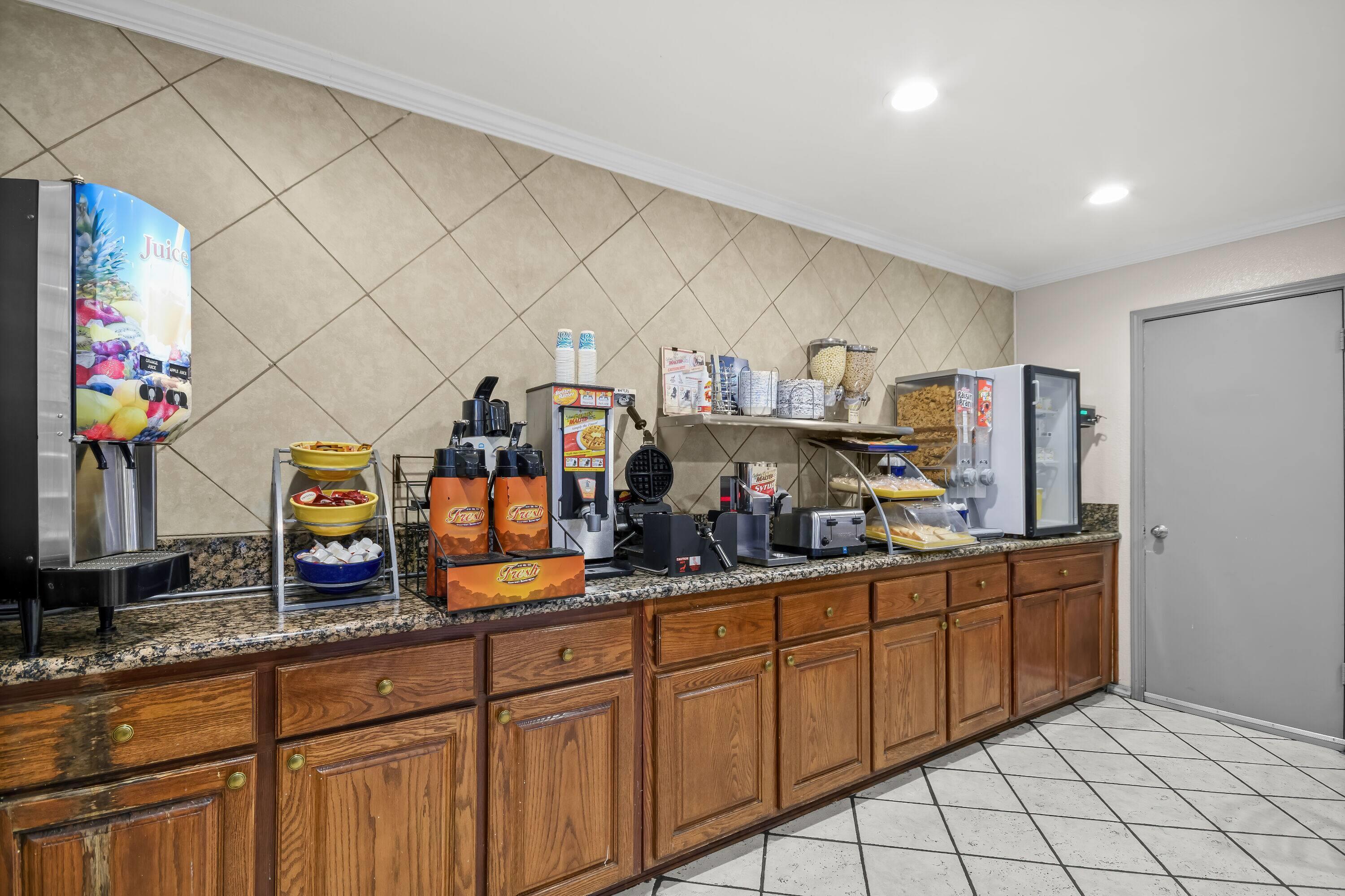 Restaurant Days Inn by Wyndham Lost Hills