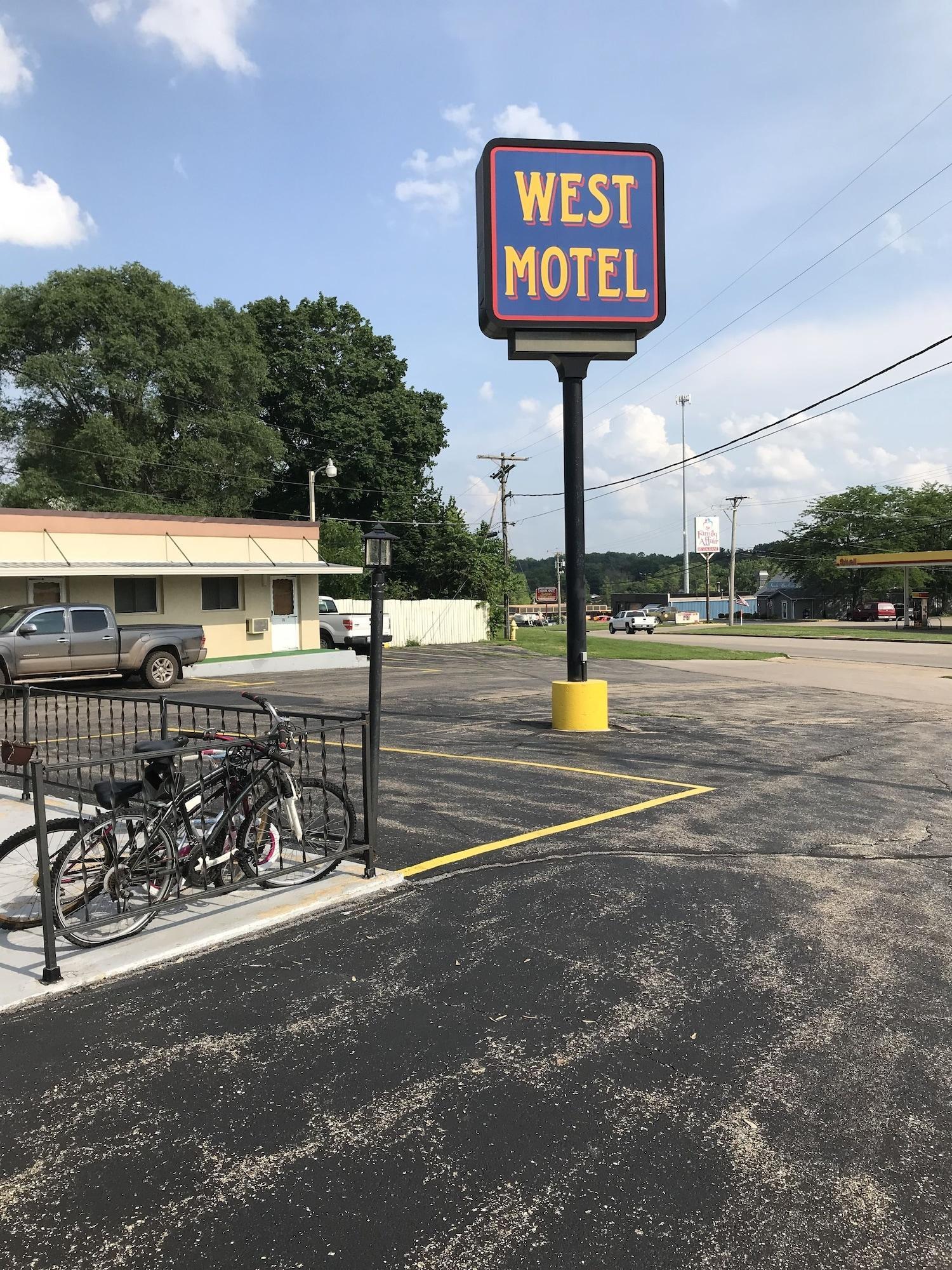 Varios West Motel