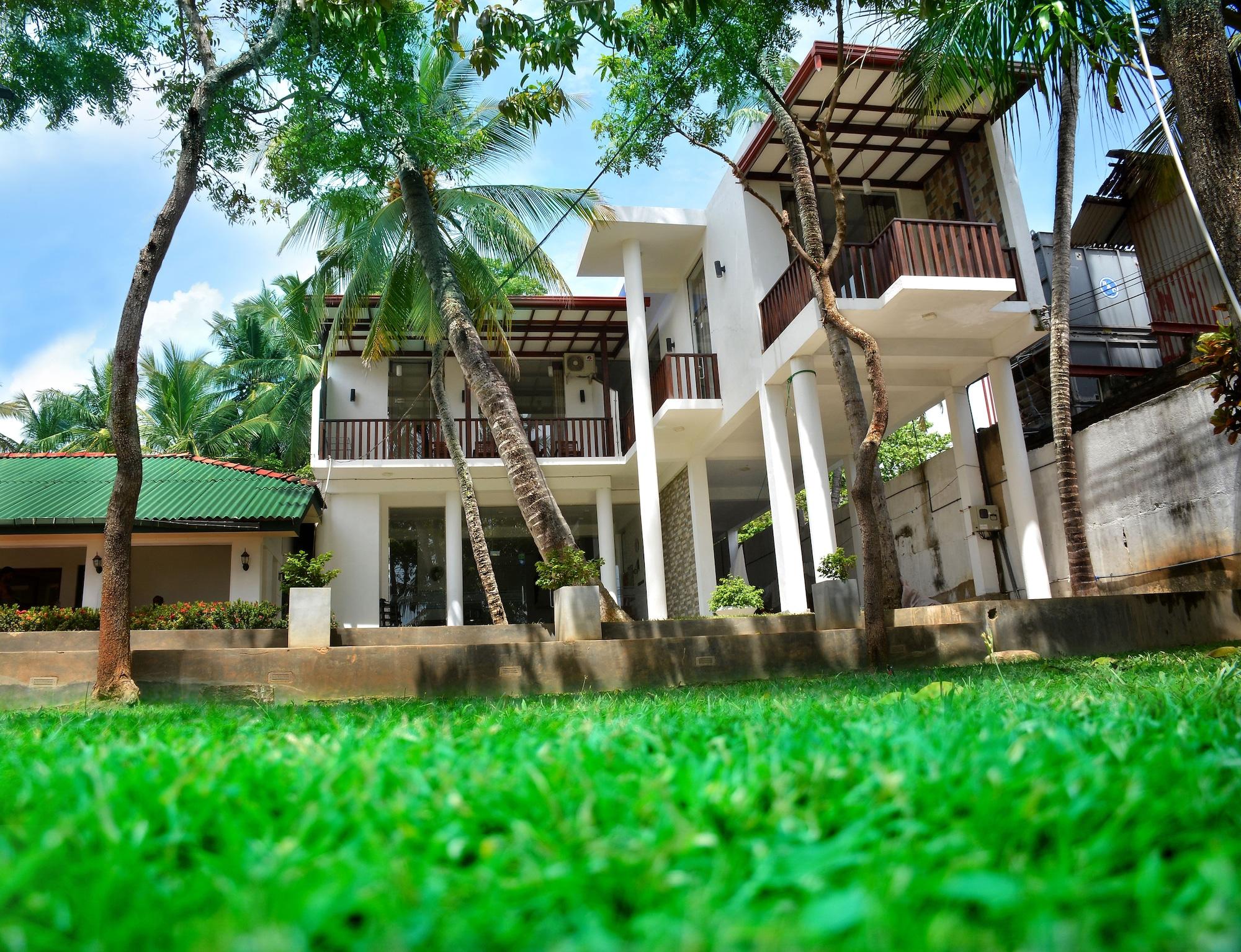 Varios Sea View Tourist Inn