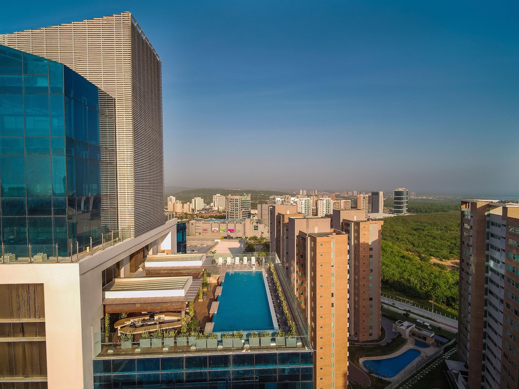 Vista Exterior Crowne Plaza Barranquilla by IHG