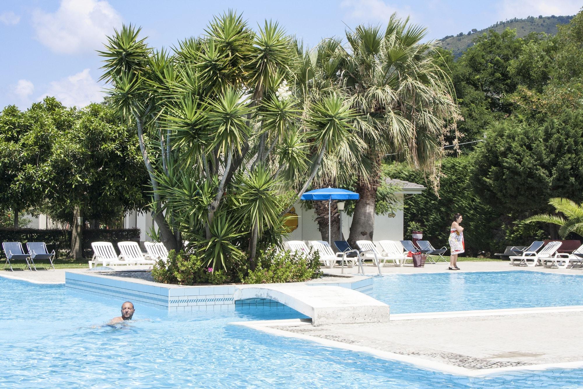 Vista Piscina Villaggio Hotel Eurolido