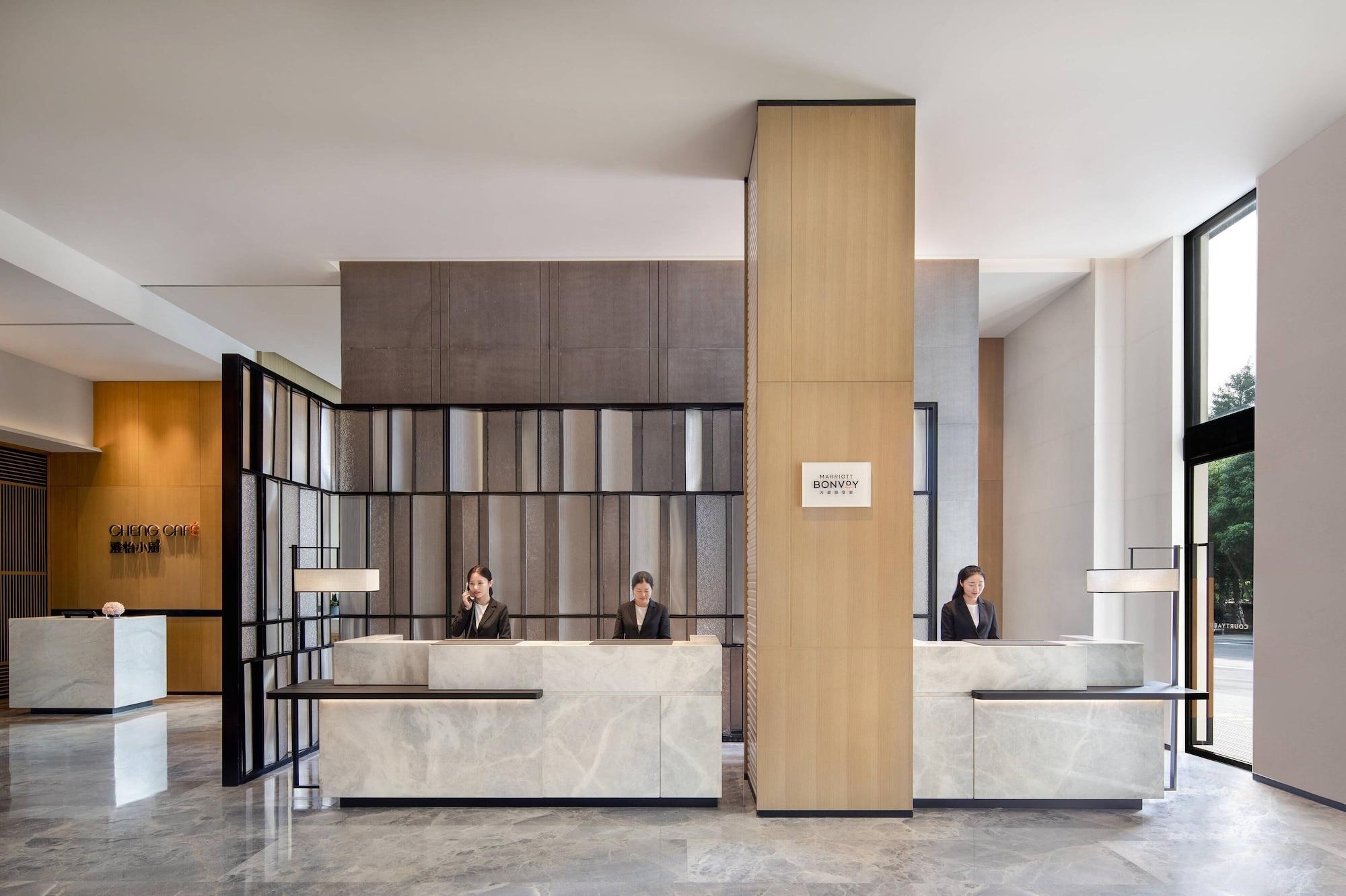 Vista Lobby Courtyard by Marriott Jiangyin