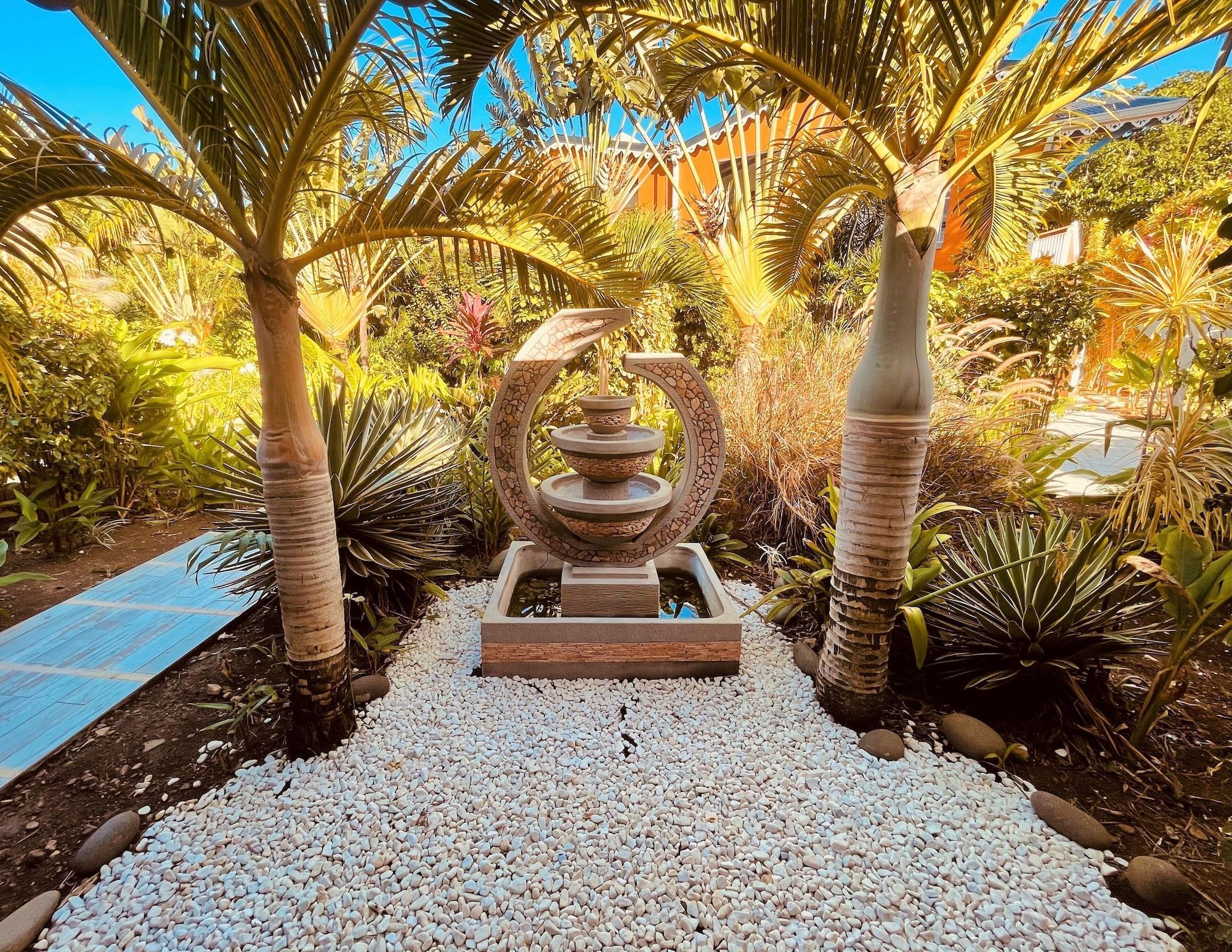Vista Exterior Tropicana Suites