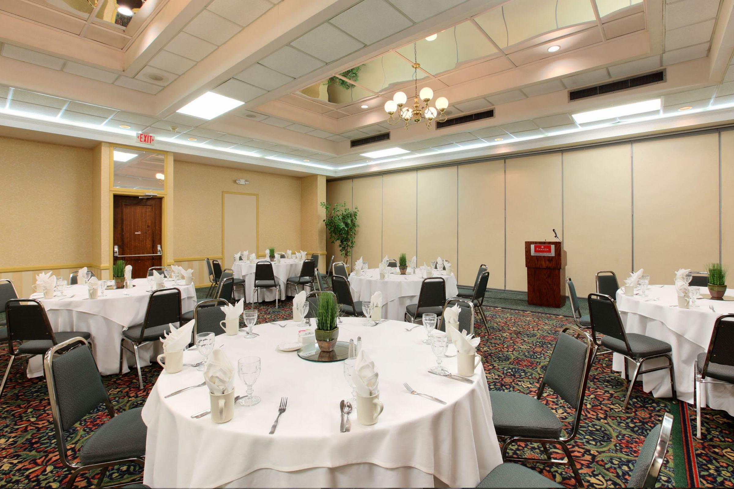 Restaurant Ramada Hotel & Conference Center by Wyndham Jacksonville