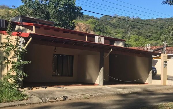 Beach House Located At Nice Resort Area. Easy Acces To Many Beaches - Hoteles con alberca en Guanacaste, Costa Rica