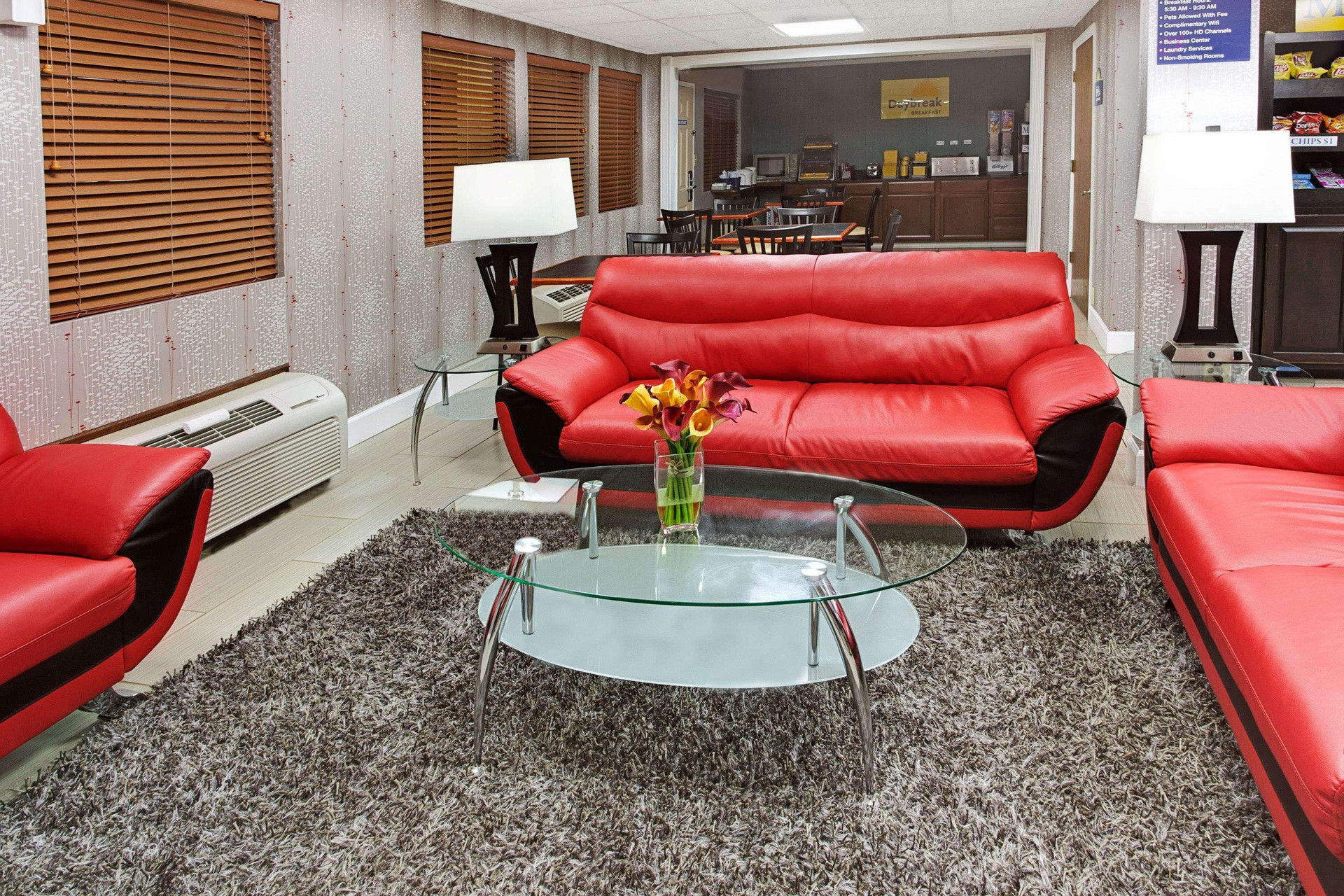 Vista Lobby Days Inn by Wyndham Acworth