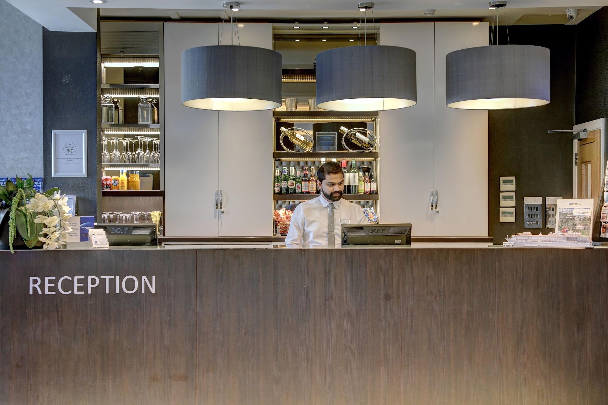 Vista Lobby Best Western Chiswick Palace & Suites