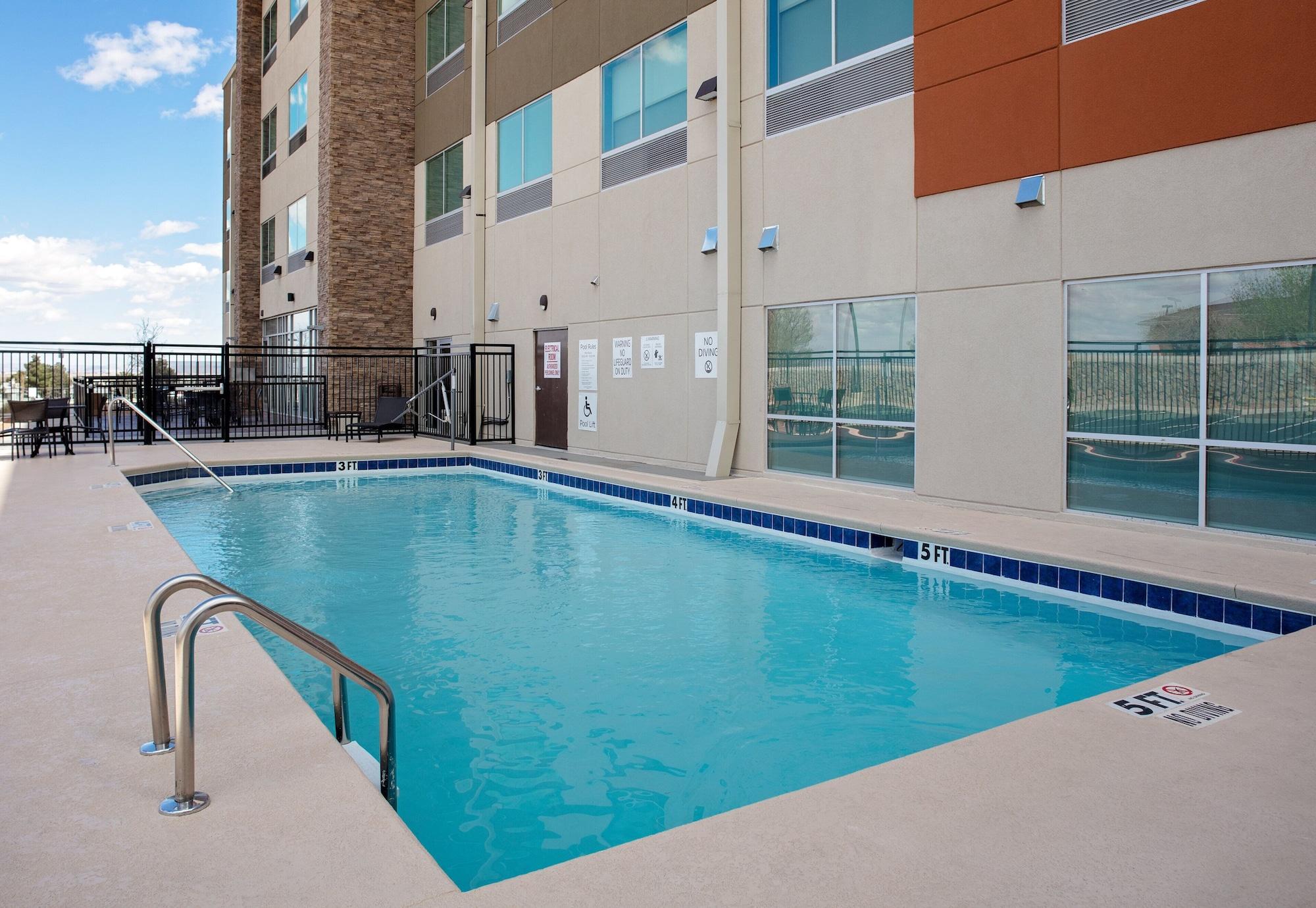 Vista Piscina Holiday Inn Express and Suites El Paso North by IHG
