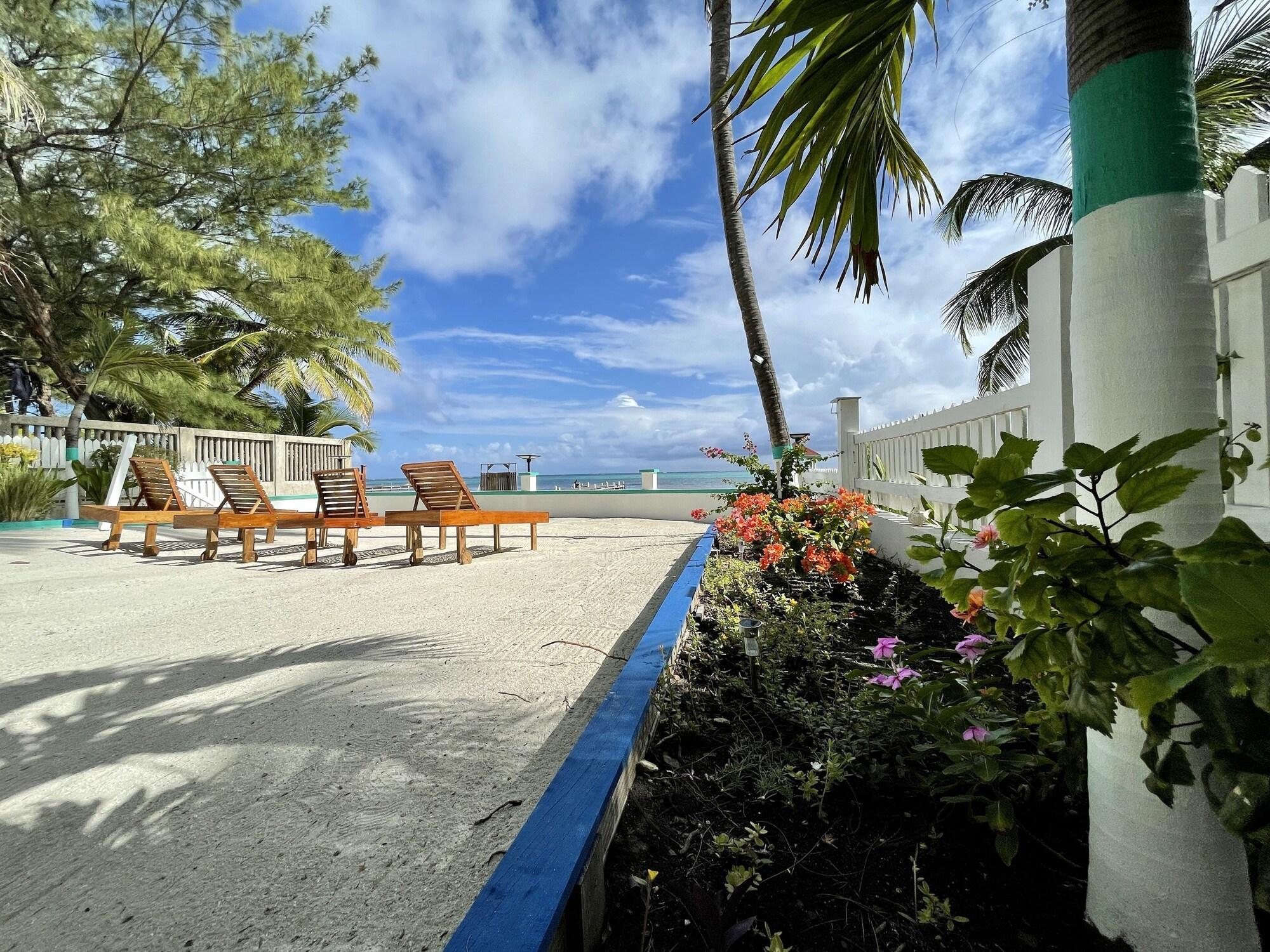 Vista Exterior Belizean Reef Suites