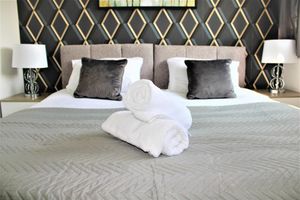 Alquiler Vacacional - STUNNING 3 bed semi, walking distance to the city centre!