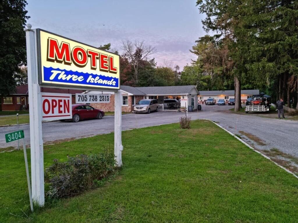 Varios Three Islands Motel