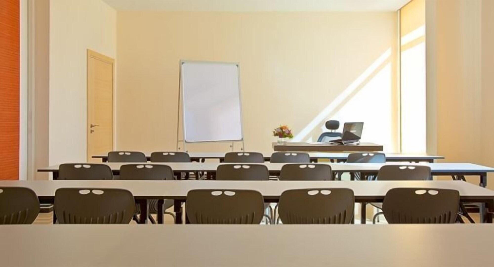 Sala de Reuniones Jinhold Apartment Hotel Bintulu