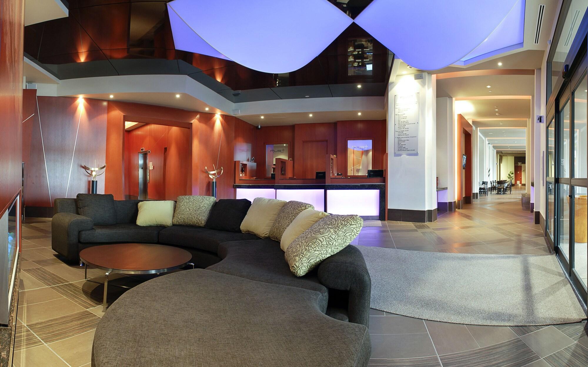 Vista Lobby Hôtel Must –  Aéroport de Québec par JARO