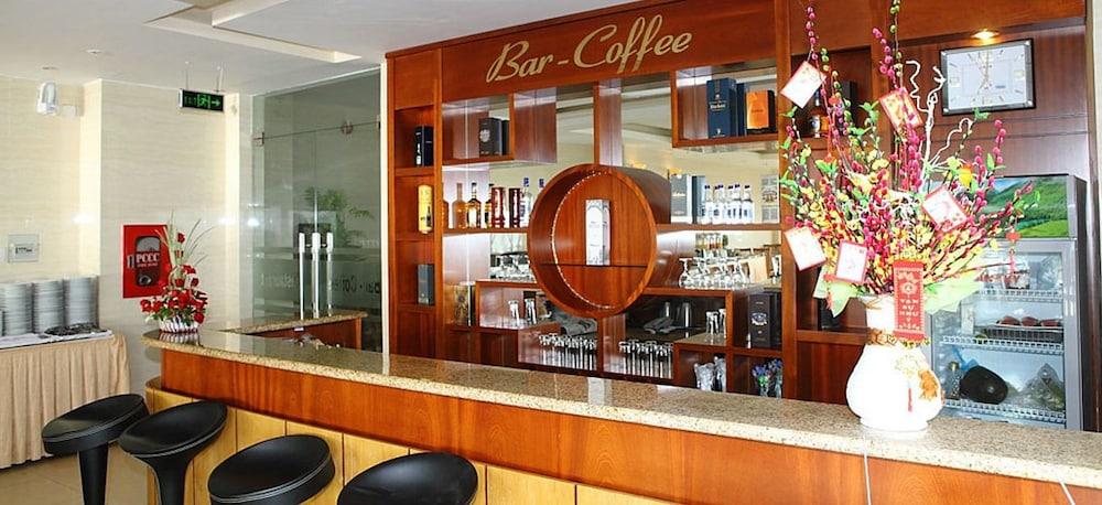 Bar/Salón Corvin Hotel
