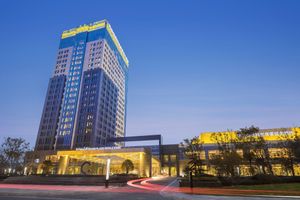 Alojamiento - Wyndham Grand Plaza Royale Kaidi
