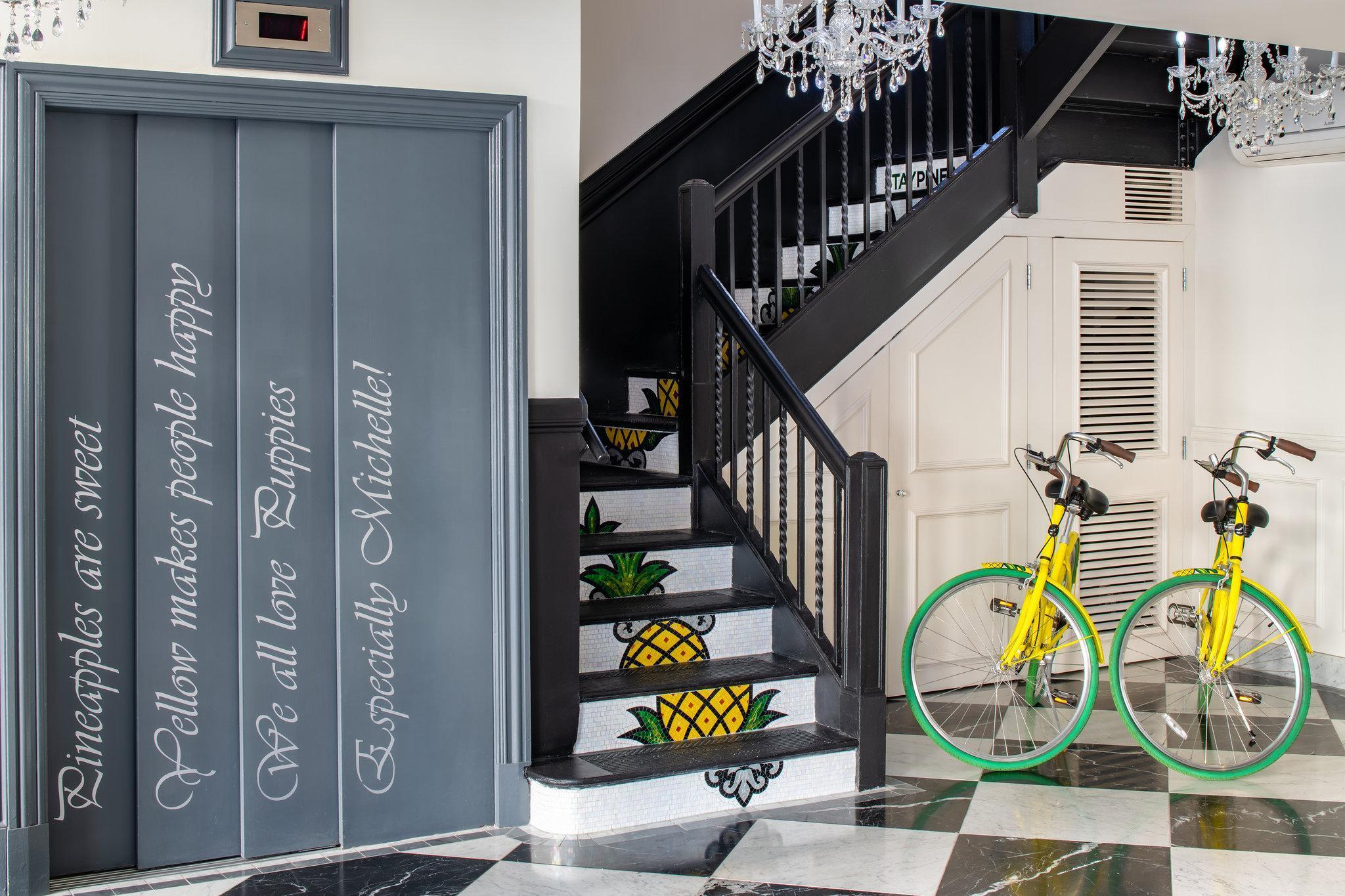 Vista Lobby Staypineapple, A Delightful Hotel, South End