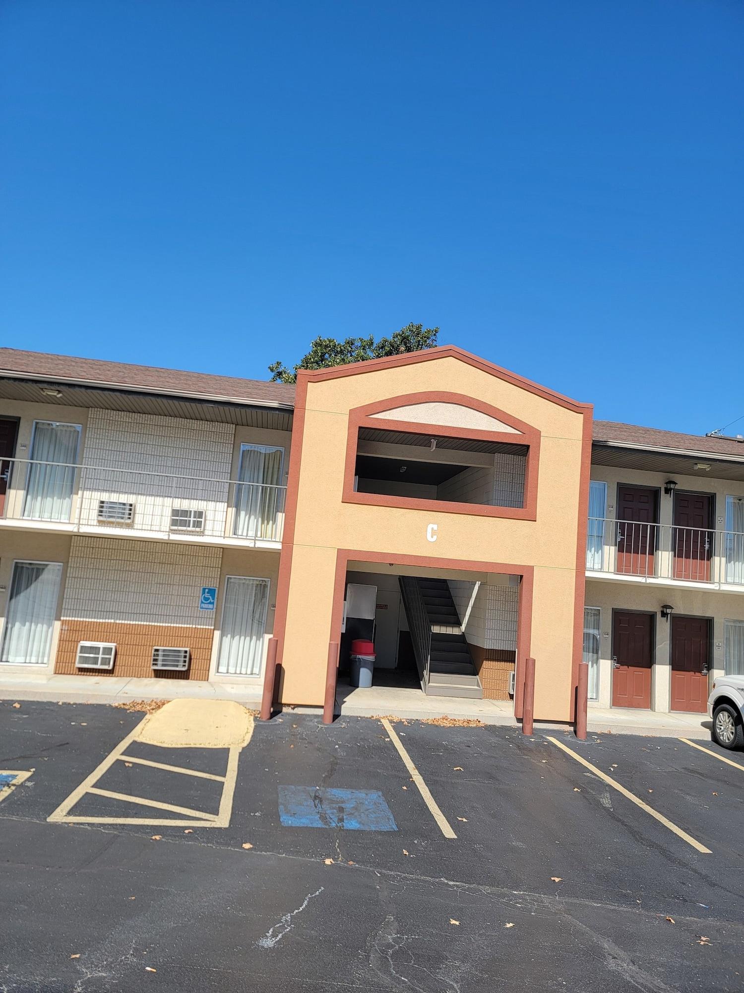 Vista Exterior Quality Inn West-Branson Theatre District