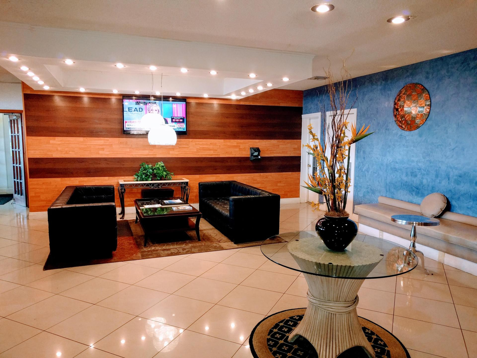 Vista Lobby Red Carpet Inn Airport and Cruise Port Hotel Fort Lauderdale