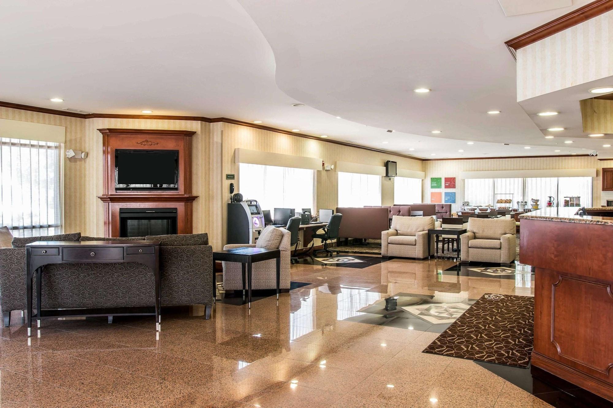 Vista Lobby Comfort Suites Canton - Detroit