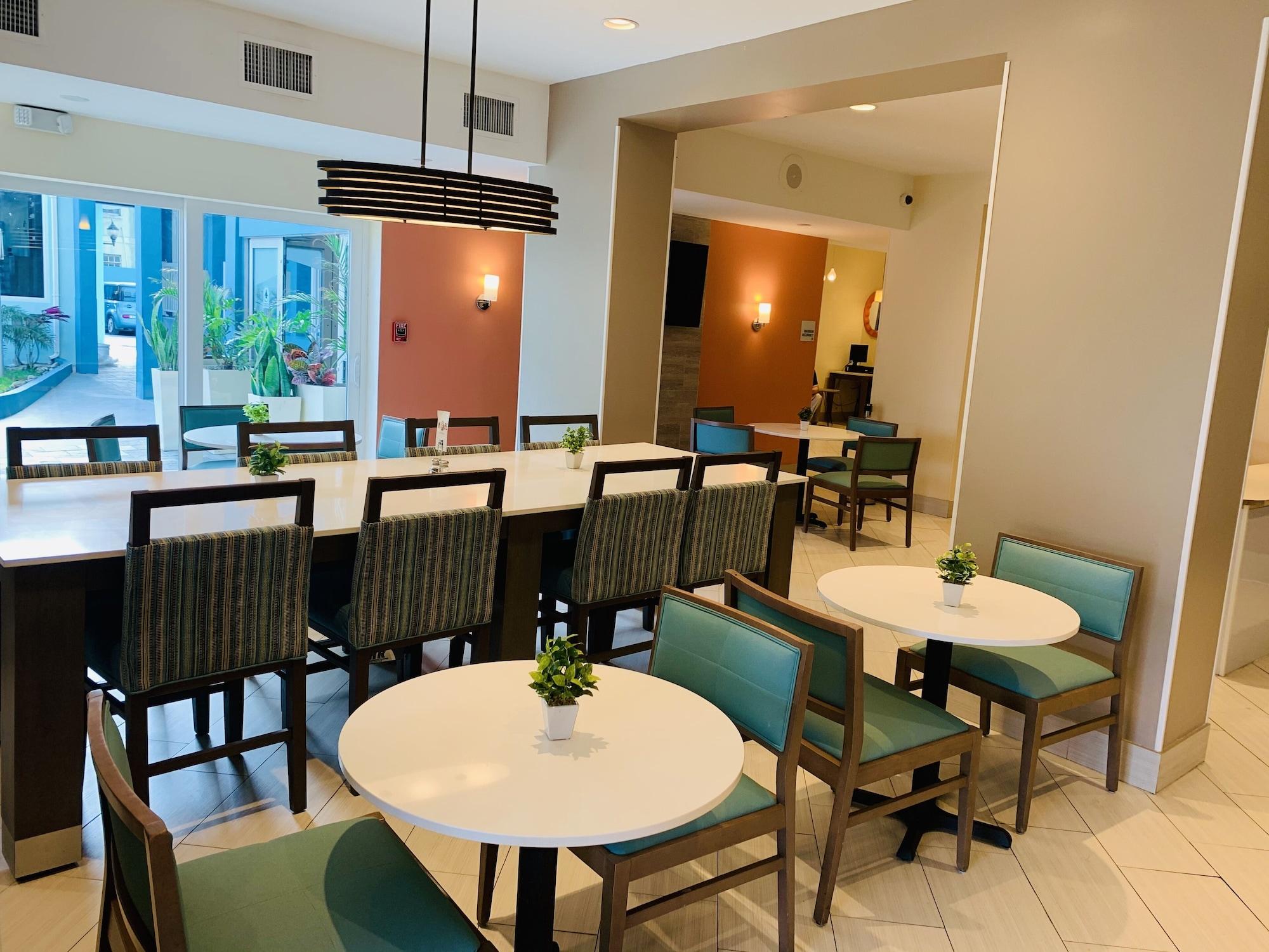 Restaurant Holiday Inn Express & Suites Nassau by IHG