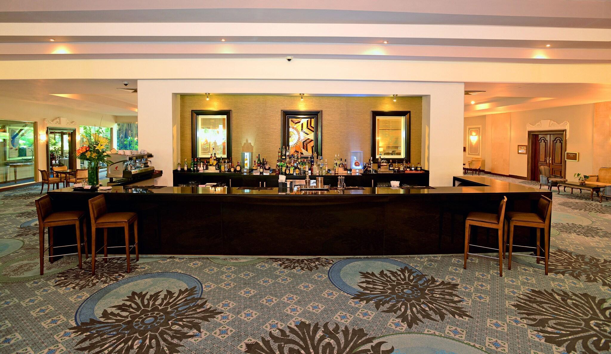 Bar/Salón El Embajador, a Royal Hideaway Hotel