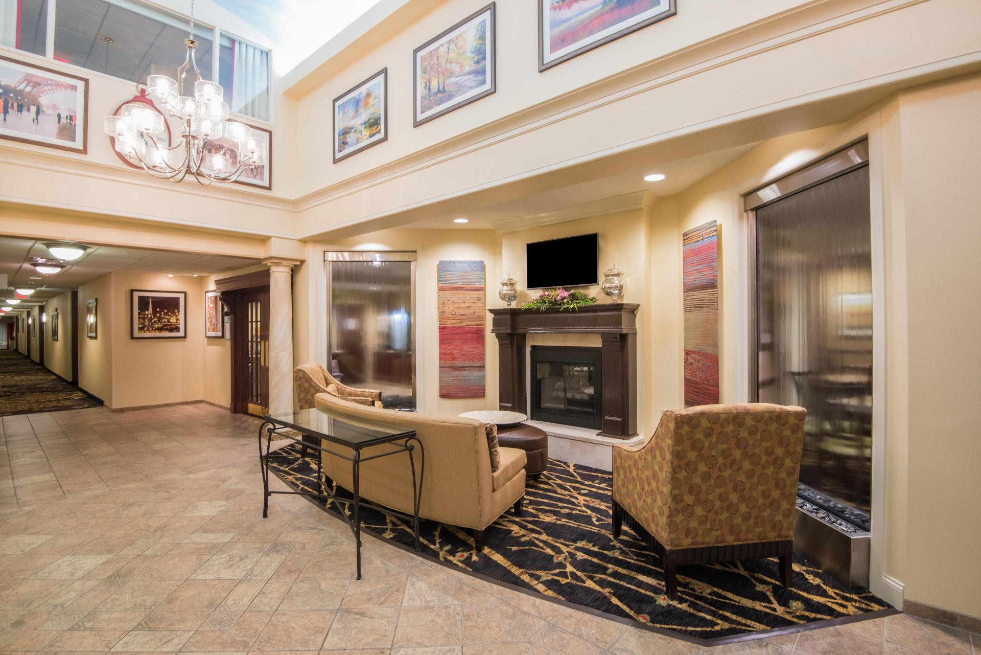 Vista Lobby Holiday Inn Express & Suites Sharon-Hermitage by IHG
