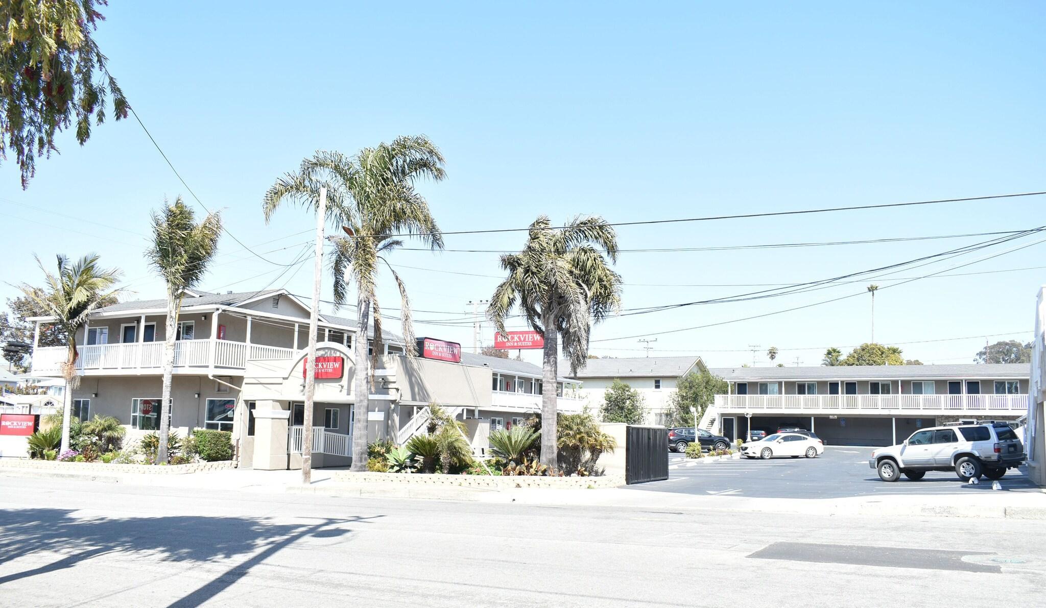 Vista Exterior Rockview Inn and Suites