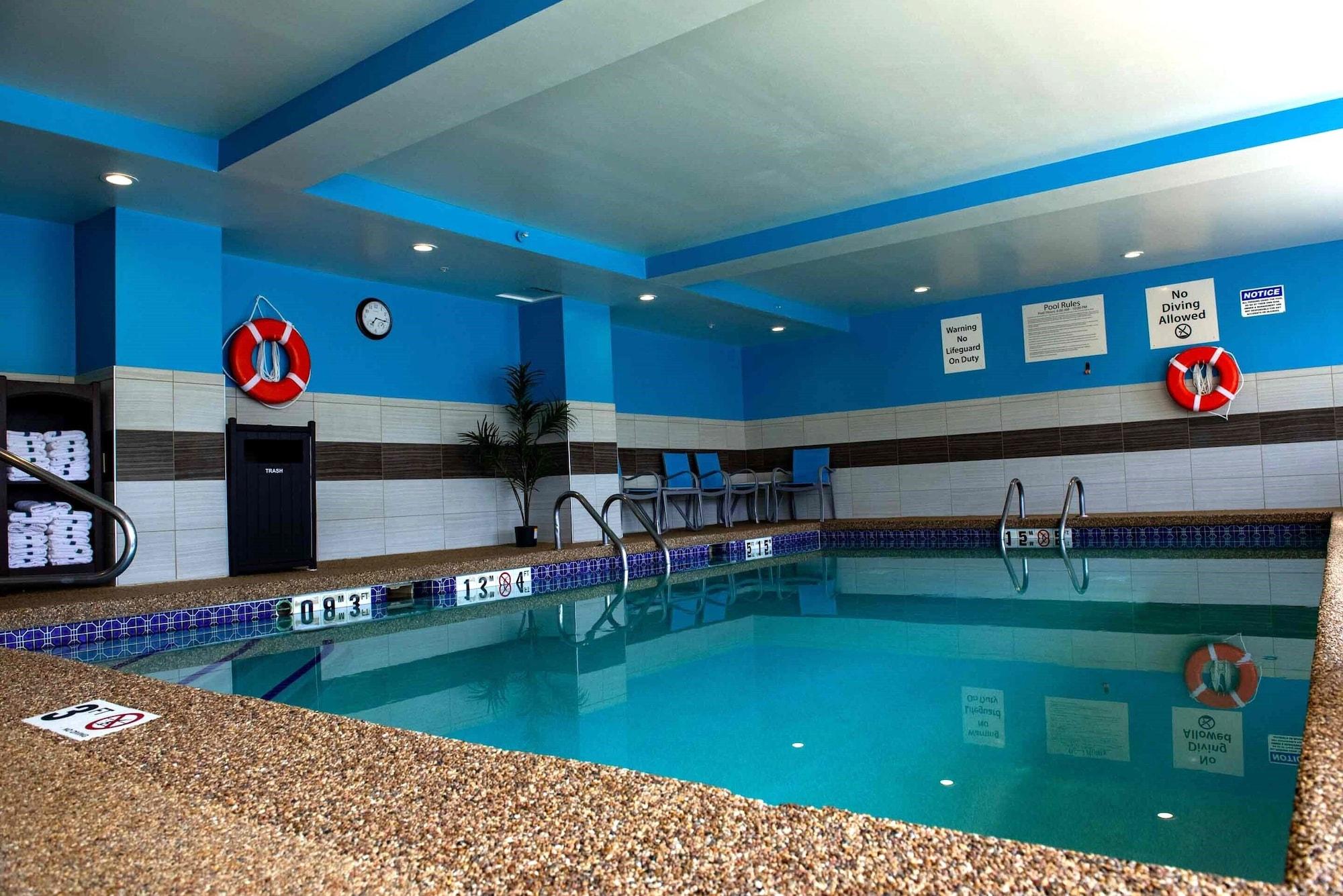 Vista Piscina Keene Elm City Hotel, Ascend Hotel Collection