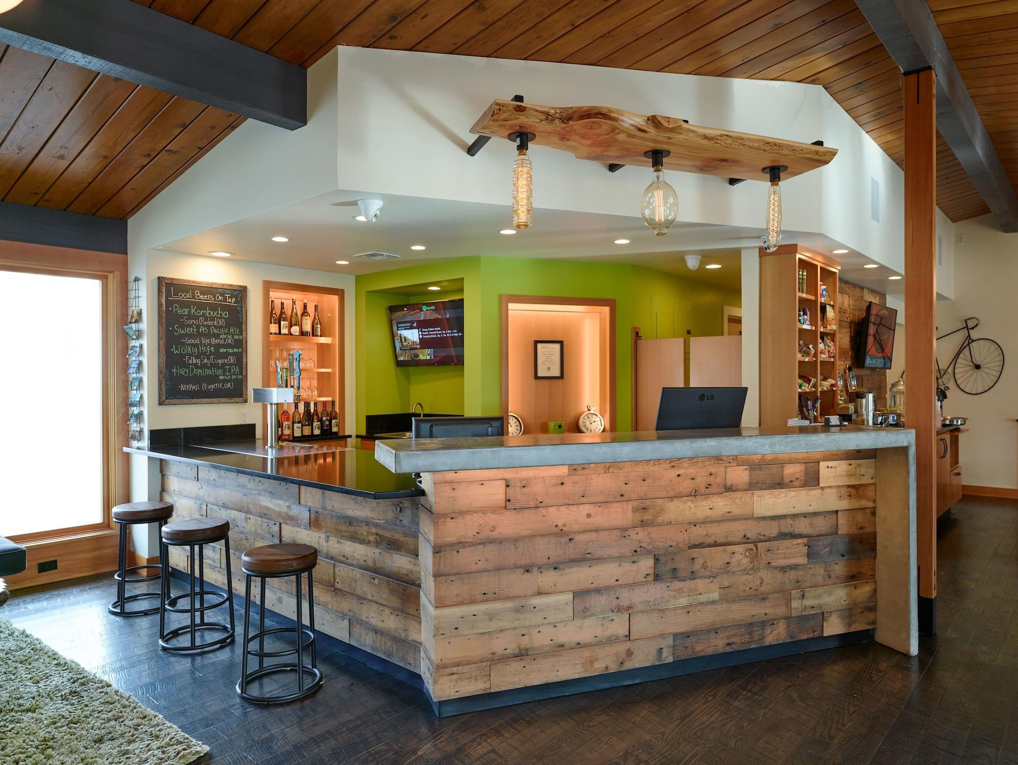 Vista Lobby Timbers Inn
